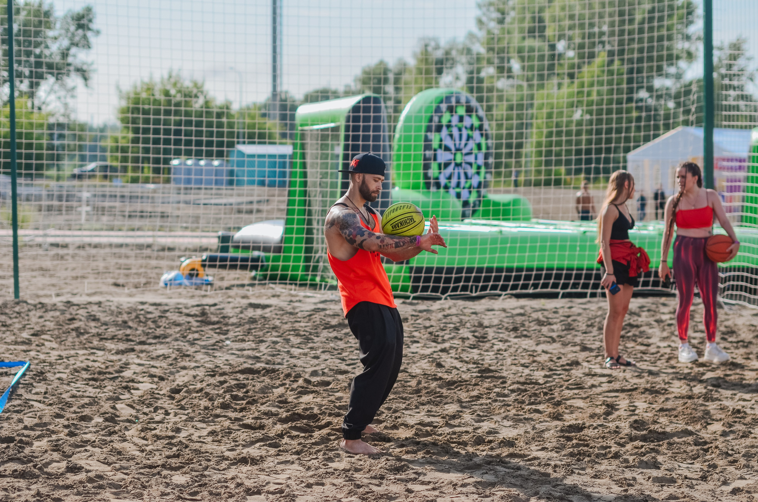 Фестиваль «Грань» 2025. Спортивная площадка. Денисова Аля — фотограф для парных съемок и индивидуальных историй в Барнауле