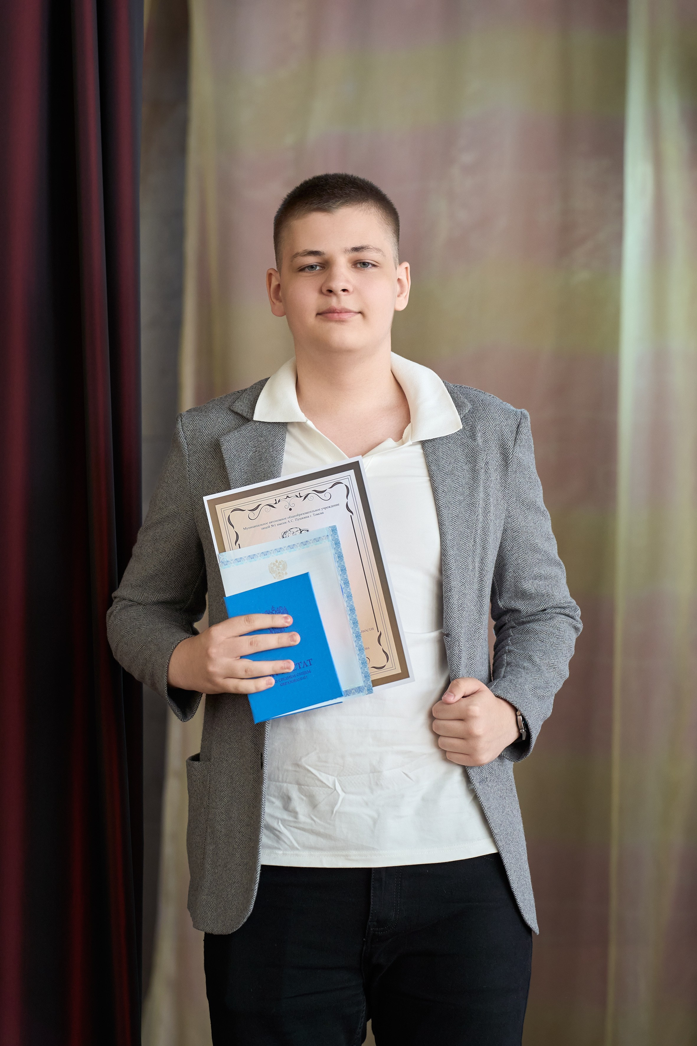 Вручение аттестатов 11 класс. Репортажный и портретный фотограф в Томске Ларионов Артём