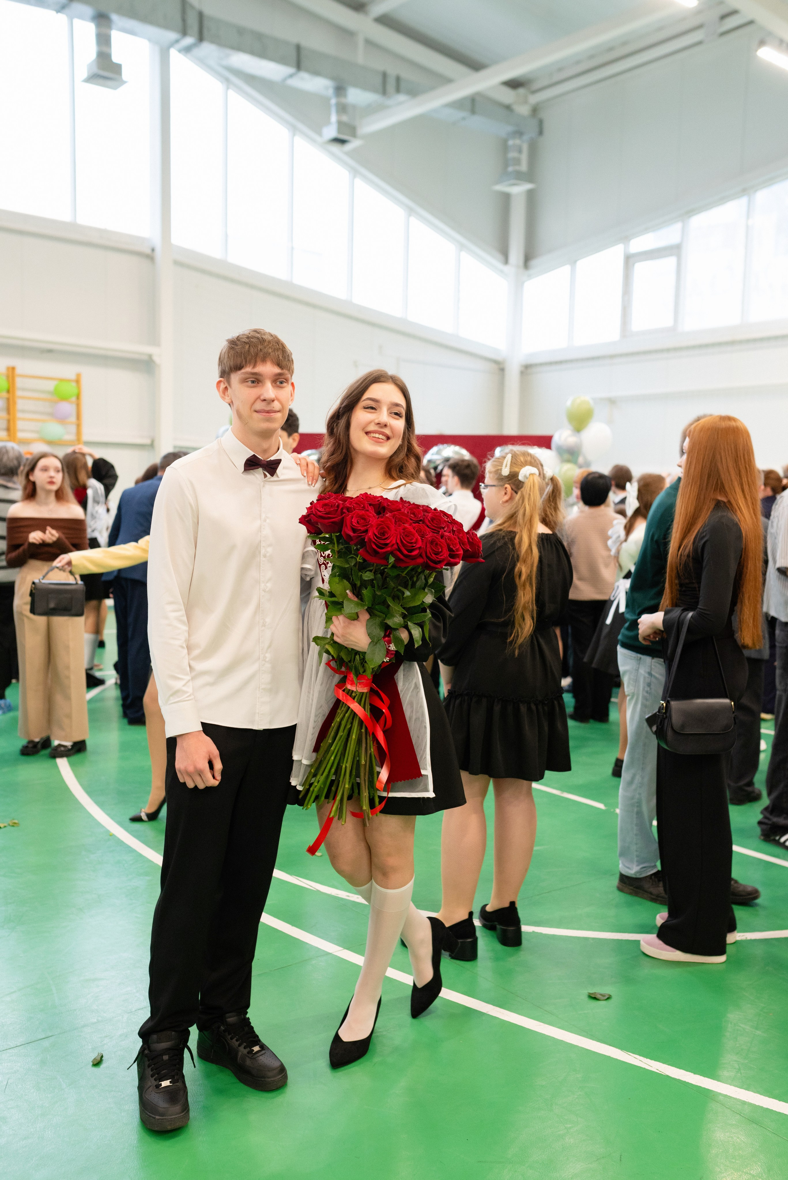 Съёмка выпускного в школе для 11 класса в Сургуте от профессионального школьного фотографа