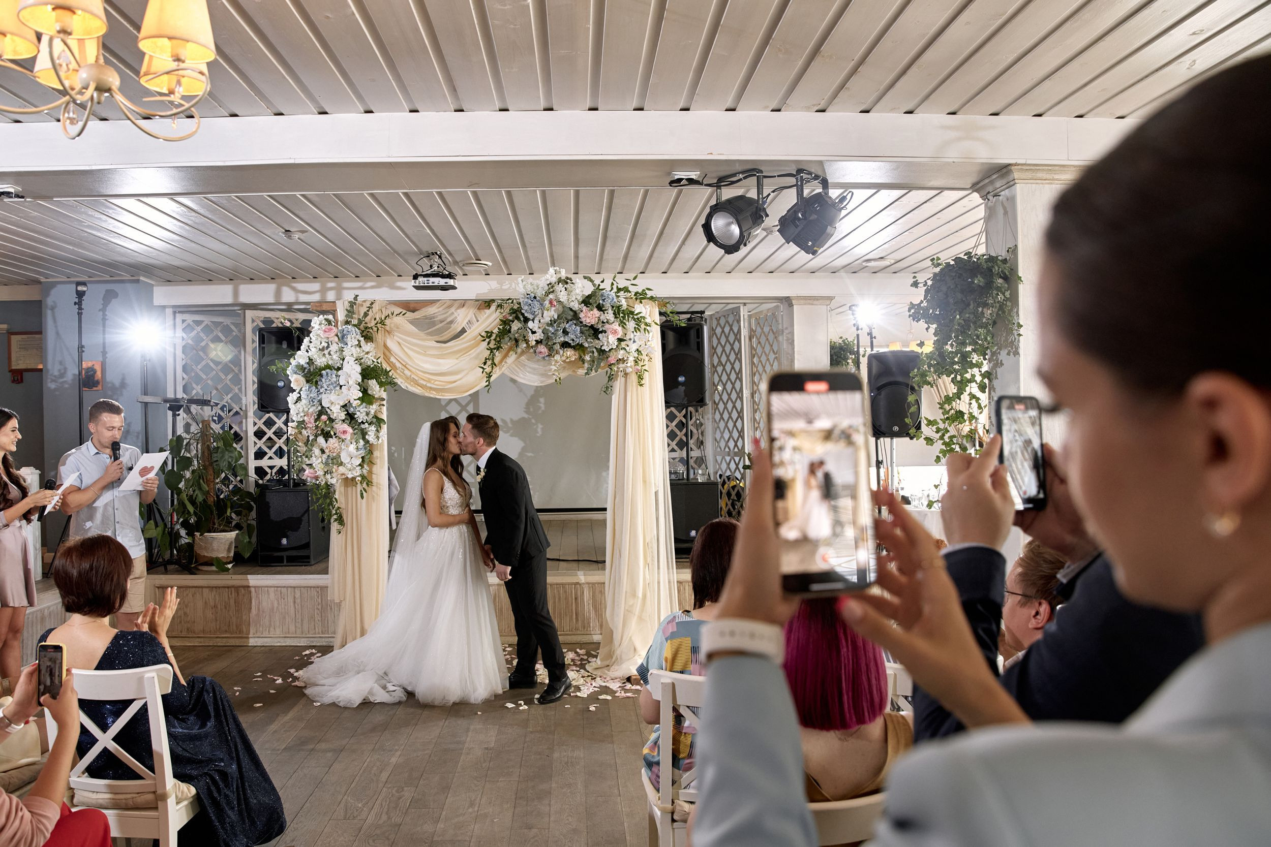 Выездная регистрация в Kalipso. Свадебный фотограф СПБ Михаил Песиков