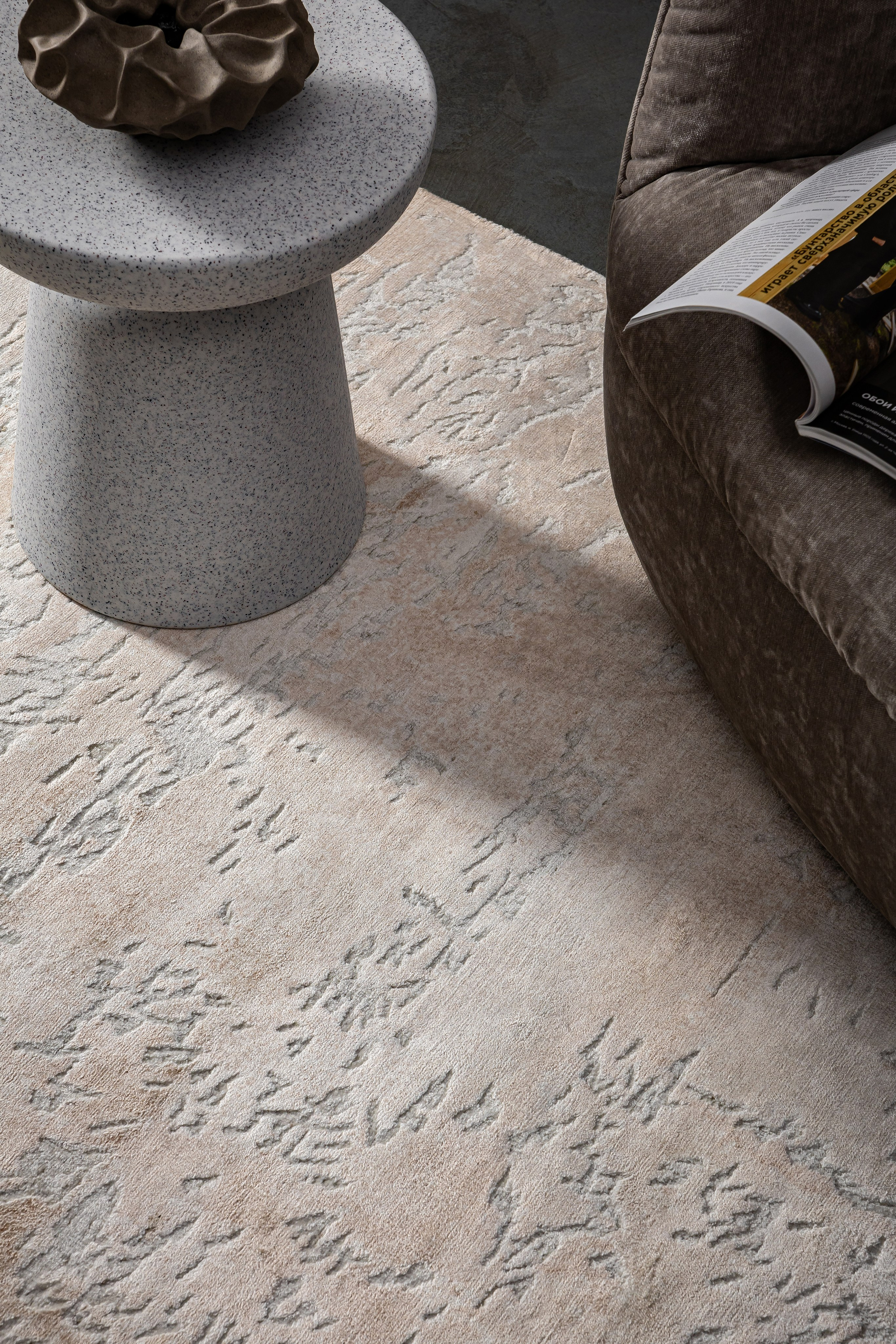 Ковры Decaro Rugs. L. Deco интерьерный салон. Краски/обои/лепной декор