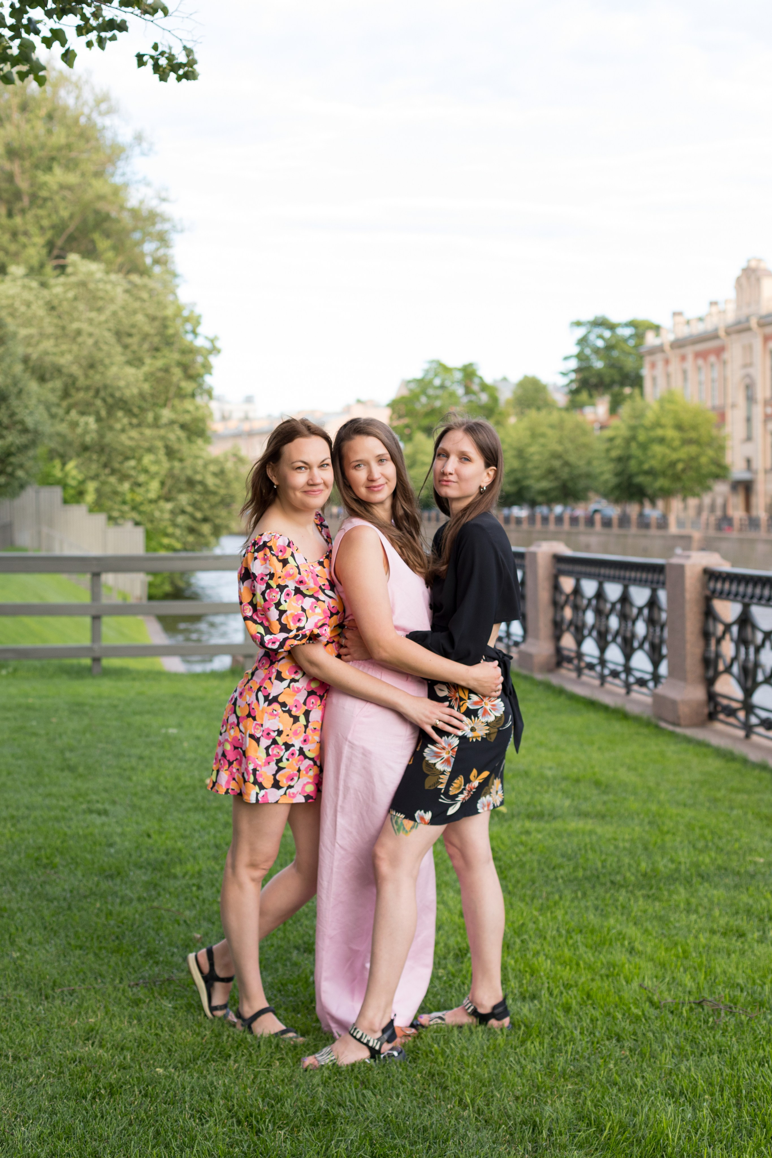 Летняя фотопрогулка трех подруг на острове Новая Голландия. Детский и контент фотограф Надя Волкова Санкт-Петербург