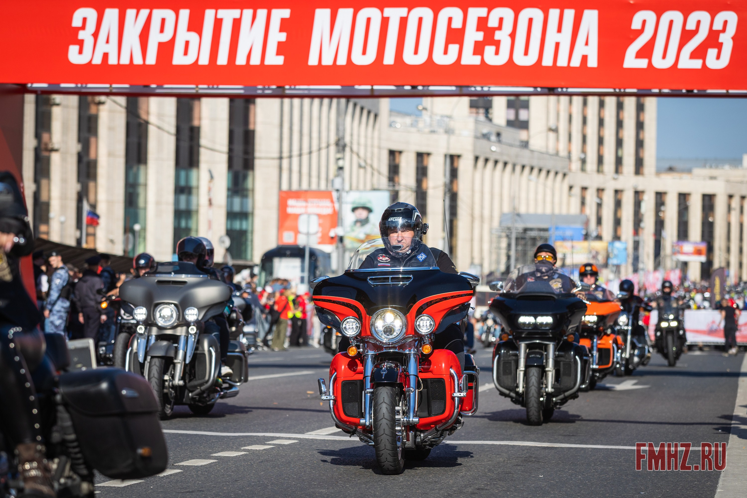 Закрытие Мотосезона 2023 на проспекте Академика Сахарова. Фотограф Владимир Охрименко