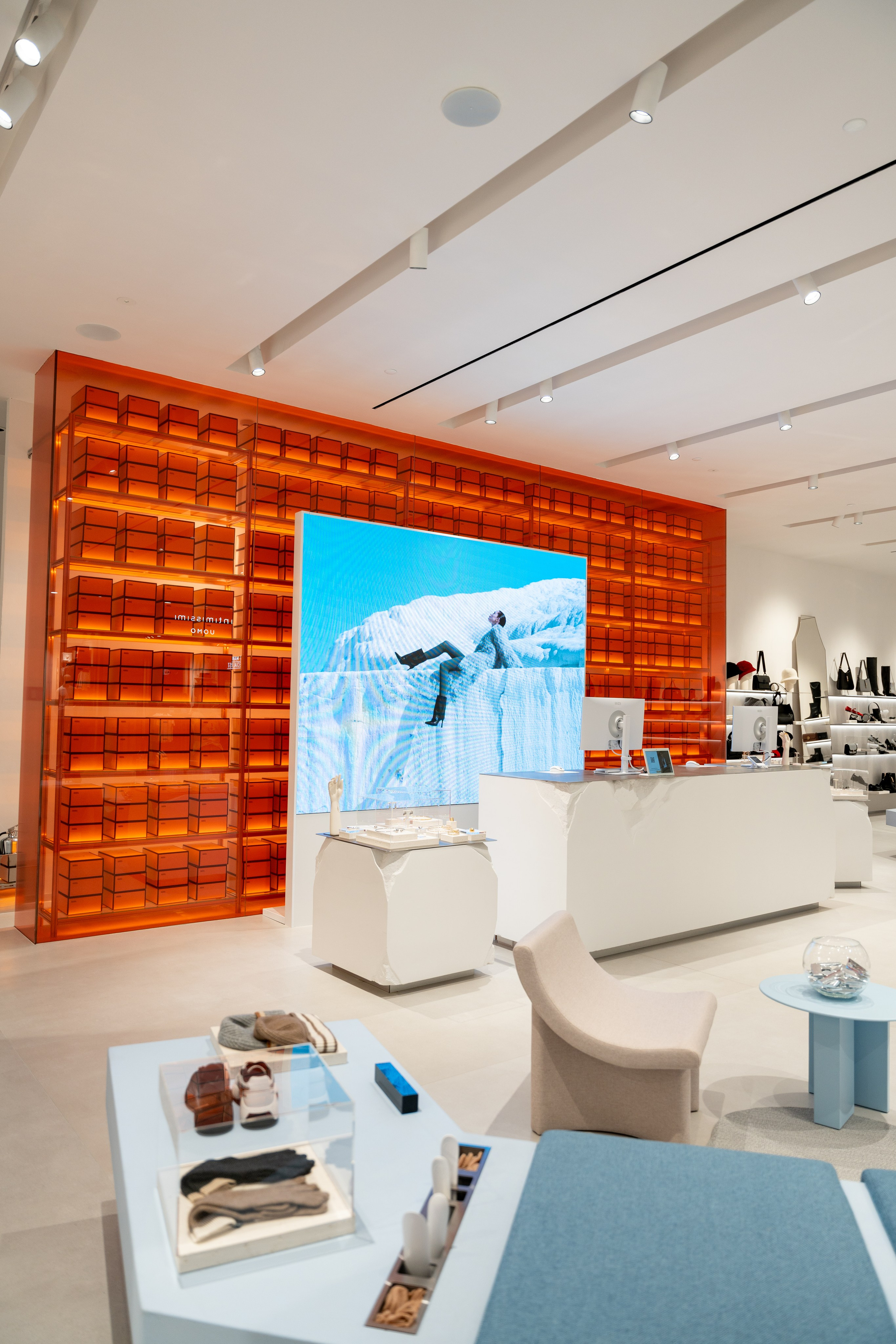 Интерьерная фотосъемка магазина Ekonika в Краснодаре — обувной бренд Профессиональная фотосъемка Ekonika — фирменный магазин в Краснодаре. Шедевры для Вас! Фотограф и Видеограф в Краснодаре Пахиев Руслан