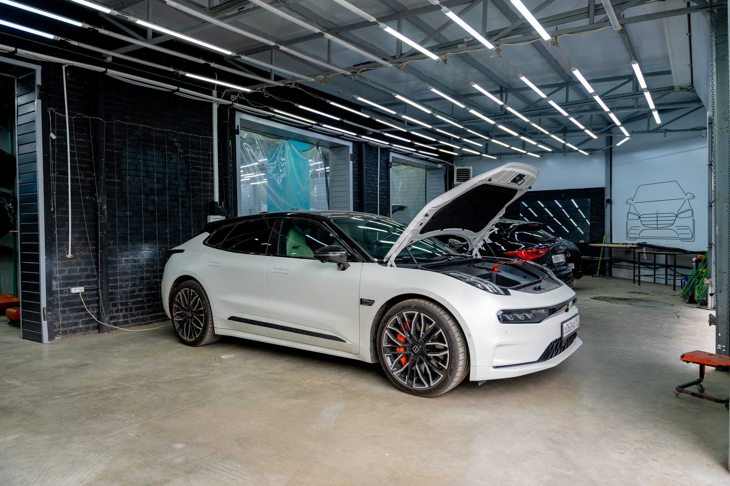 Интерьерная фотосъемка автосалона Elrus в Краснодаре. Zeekr, LiXiang Профессиональная фотосъемка интерьера премиум-автосалона в Краснодаре. Шедевры для Вас! Фотограф и Видеограф в Краснодаре Пахиев Руслан