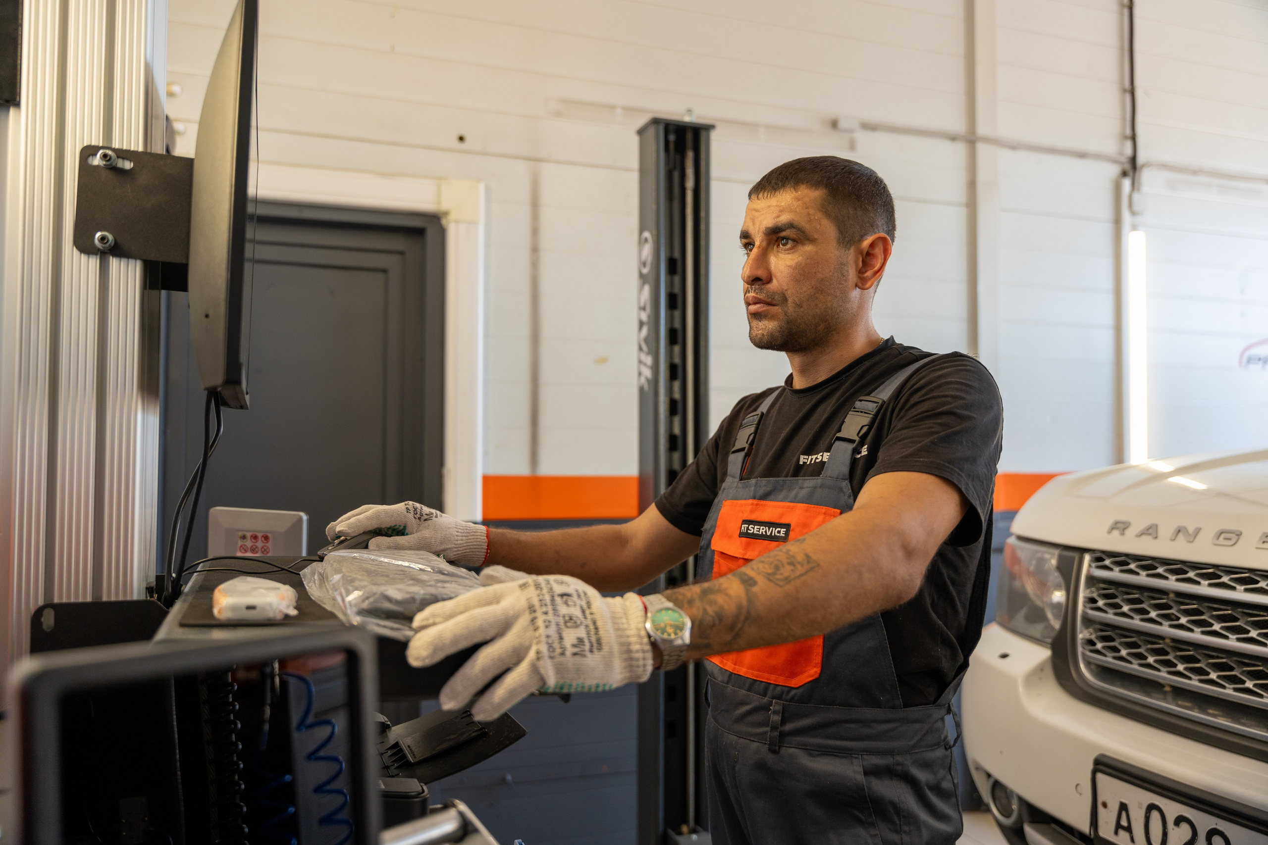 Интерьерная фотосъемка автосервиса Fit Service в Краснодаре — сеть СТО Профессиональная фотосъемка интерьера техцентра в Краснодаре. Шедевры для Вас! Фотограф и Видеограф в Краснодаре Пахиев Руслан