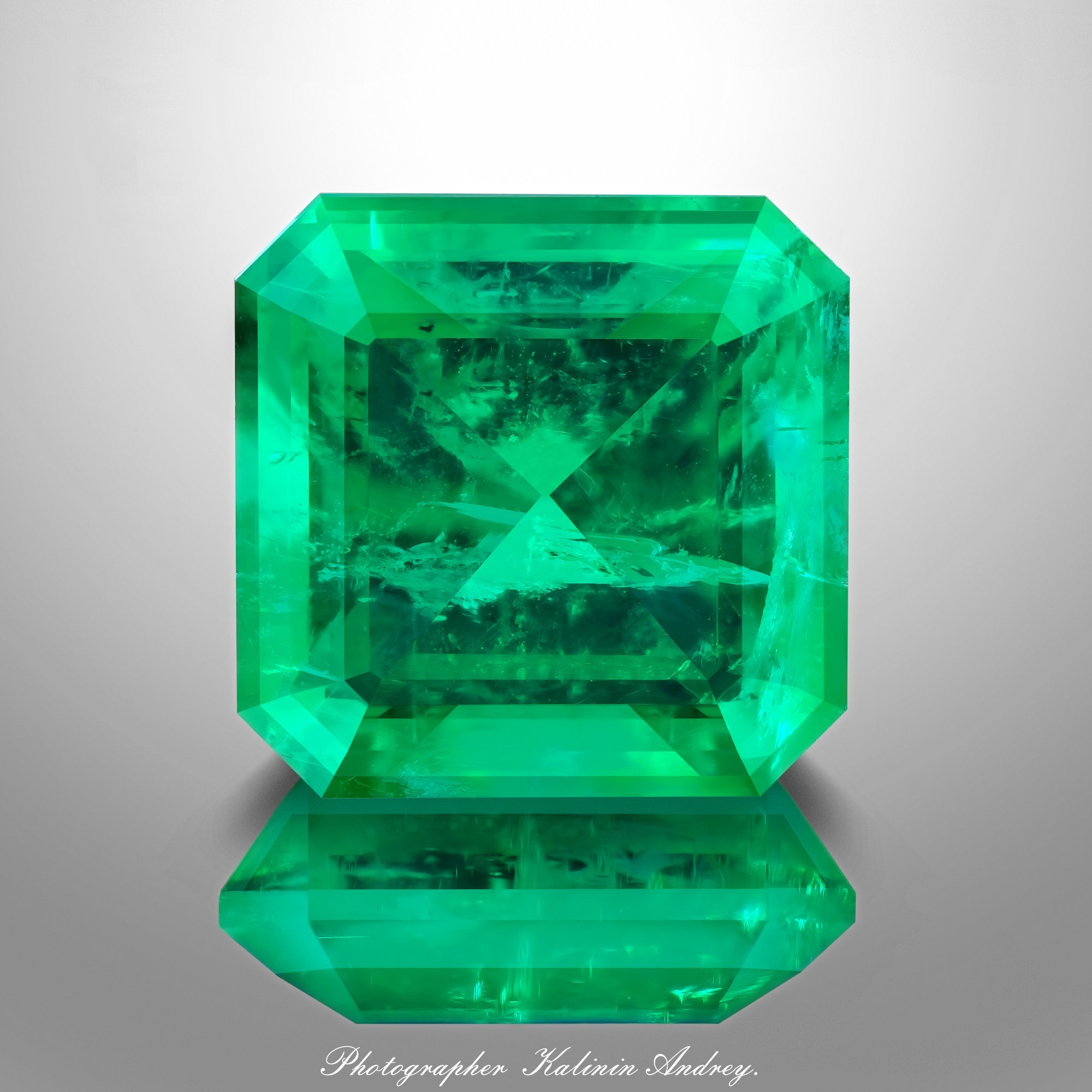 Фотографии в большом разрешении драгоценных камней на продажу купить тел +79 660 031 307. Высококачественная профессиональная рекламная фотосъёмка ювелирных украшений, драгоценных камней в Москве. Обучение, консультация