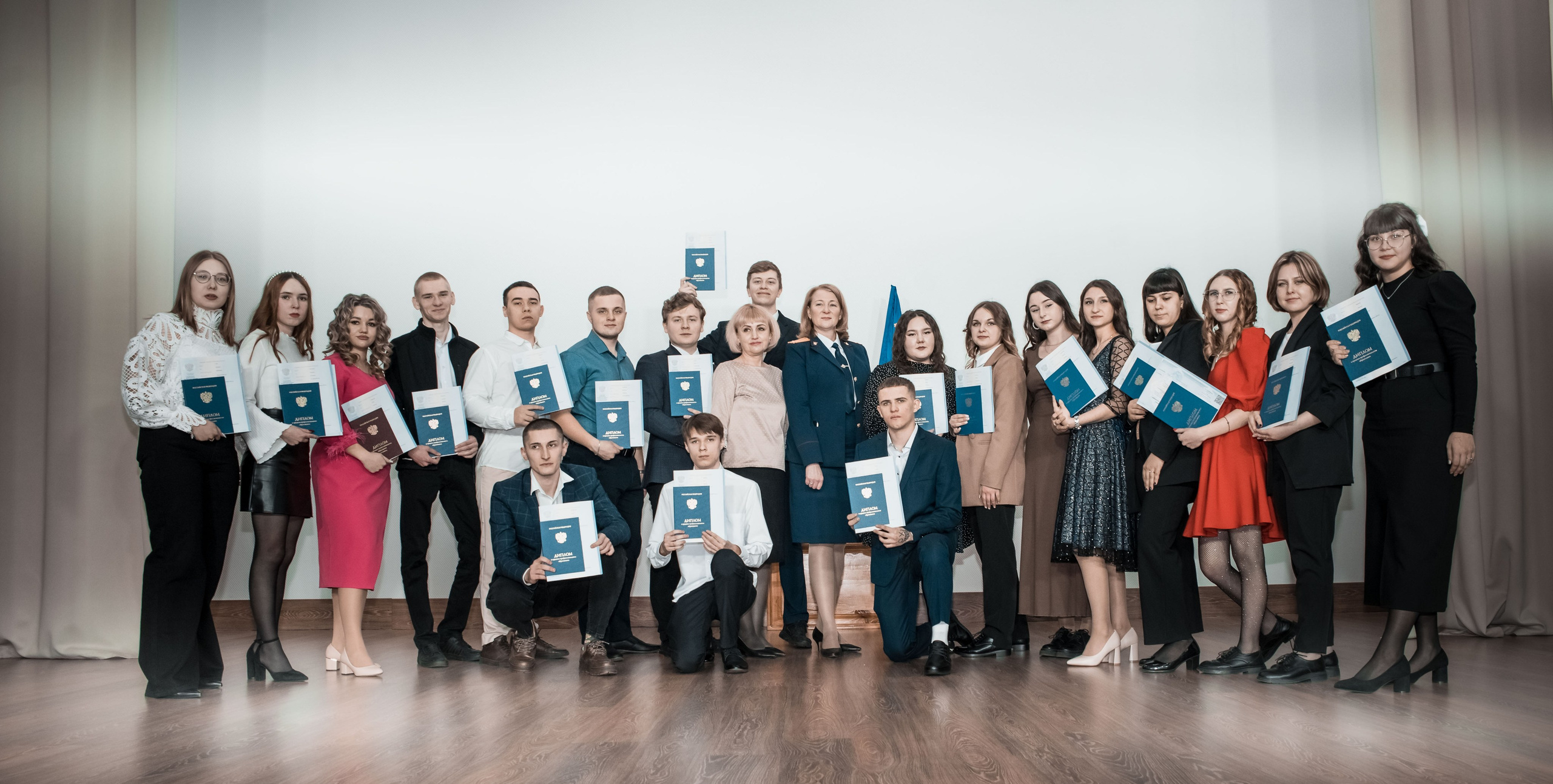 Выпускники колледжа. Фотограф из Ленинска-Кузнецкого! Почувствует именно тебя)