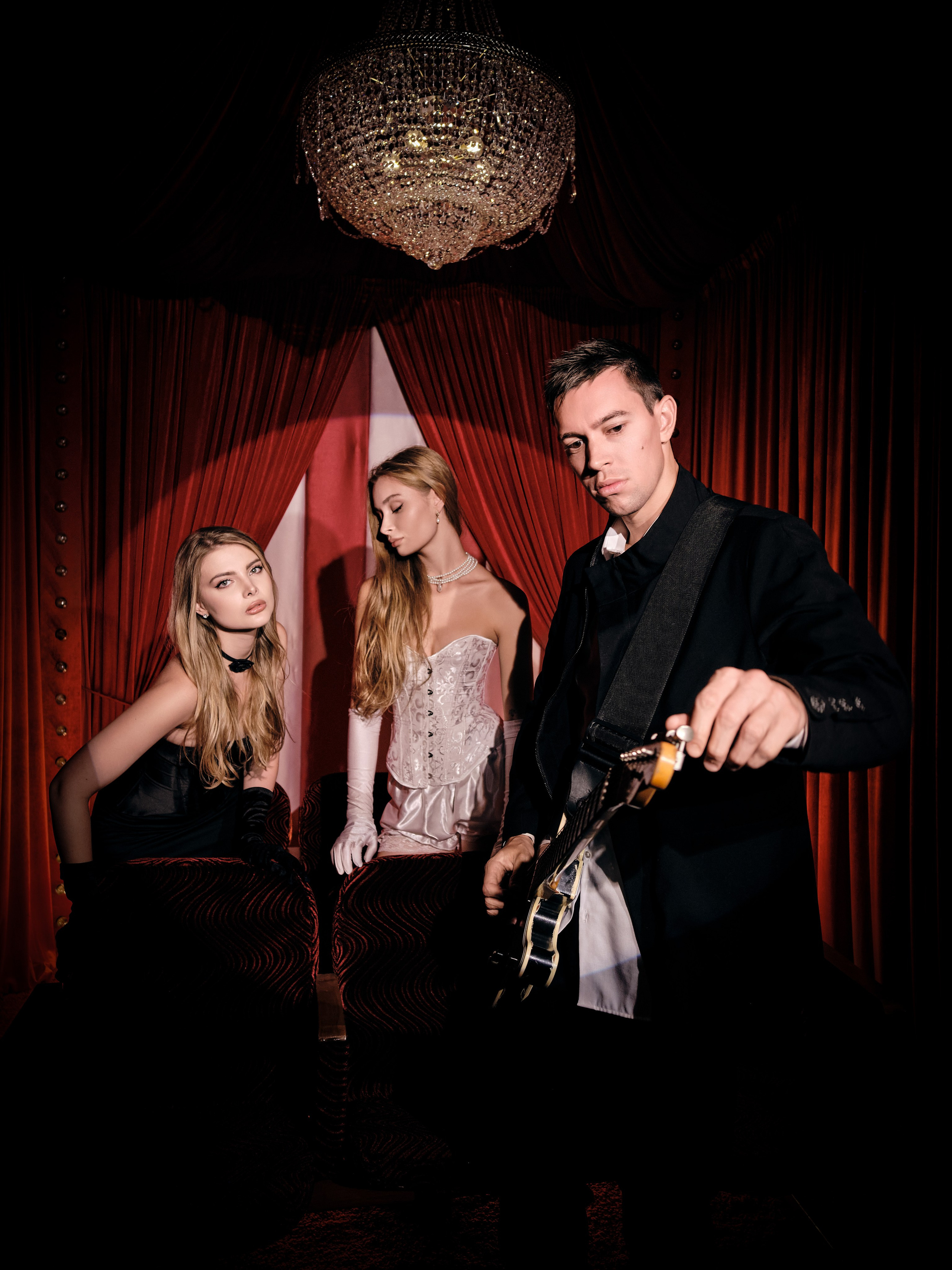 Обложка группы «МСН». Коммерческий, репортажный фотограф в Москве Лейла Мару