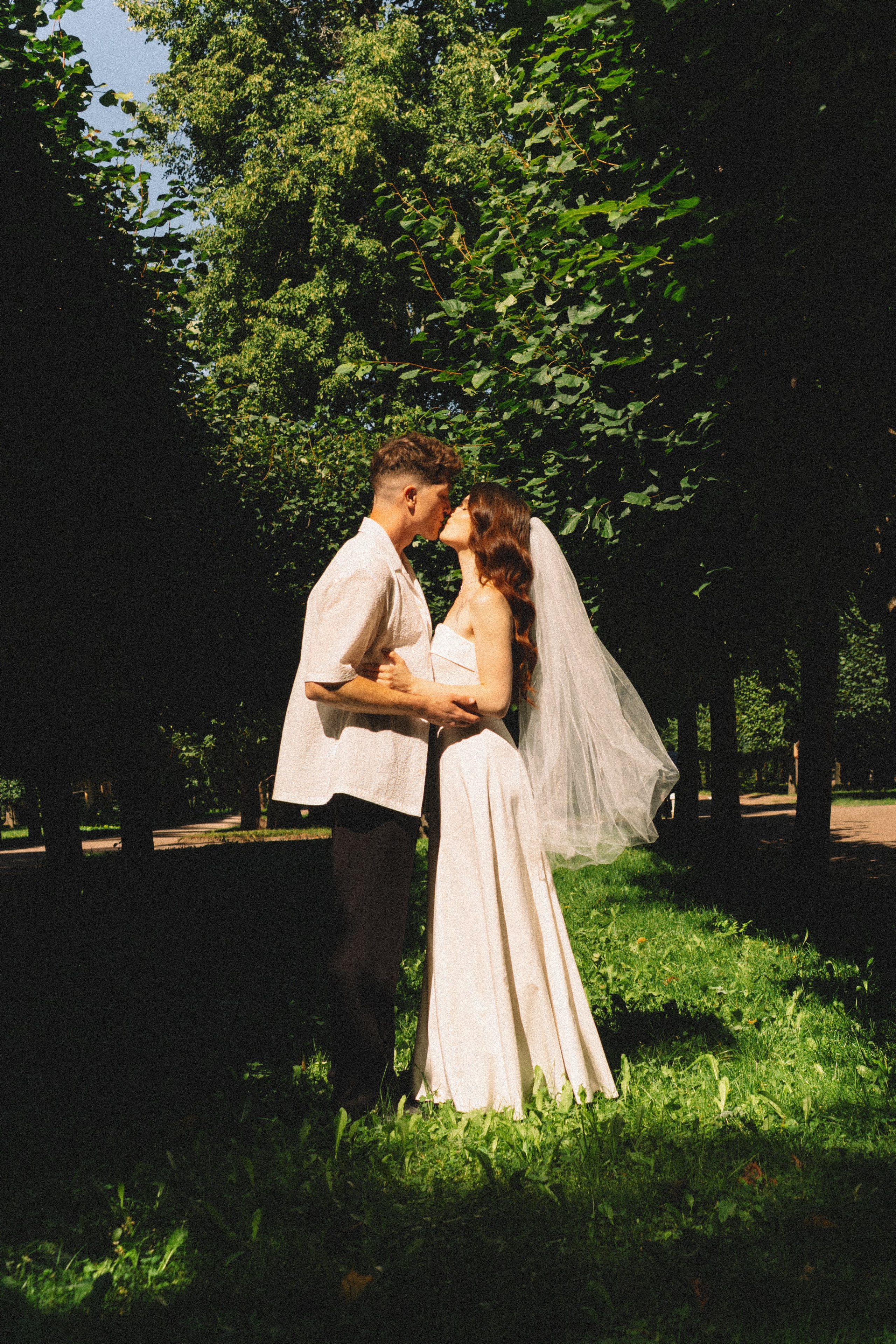 СВАДЕБНАЯ СЬЕМКА В ПЕТЕРГОФЕ И СЬЕМКА РЕПОРТАЖА В ЗАГСЕ ПЕТЕРГОФА. Профессиональный фотограф, Санкт-Петербург — Виктория Богомолова