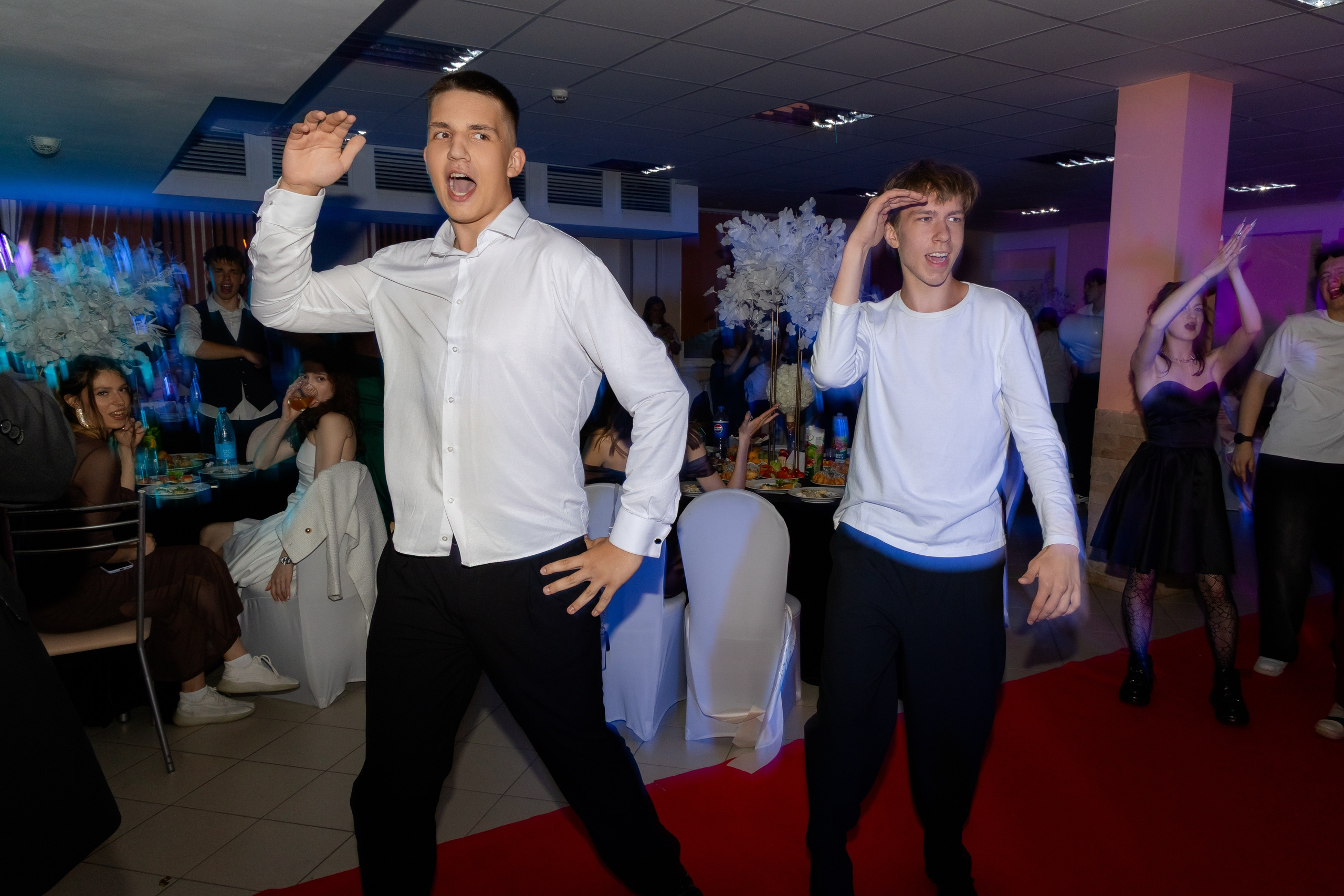 Школьный выпускной 2025 год в Минске, Беларуси. Свадебный фотограф в Минске/Беларуси Сергей Спиридонов