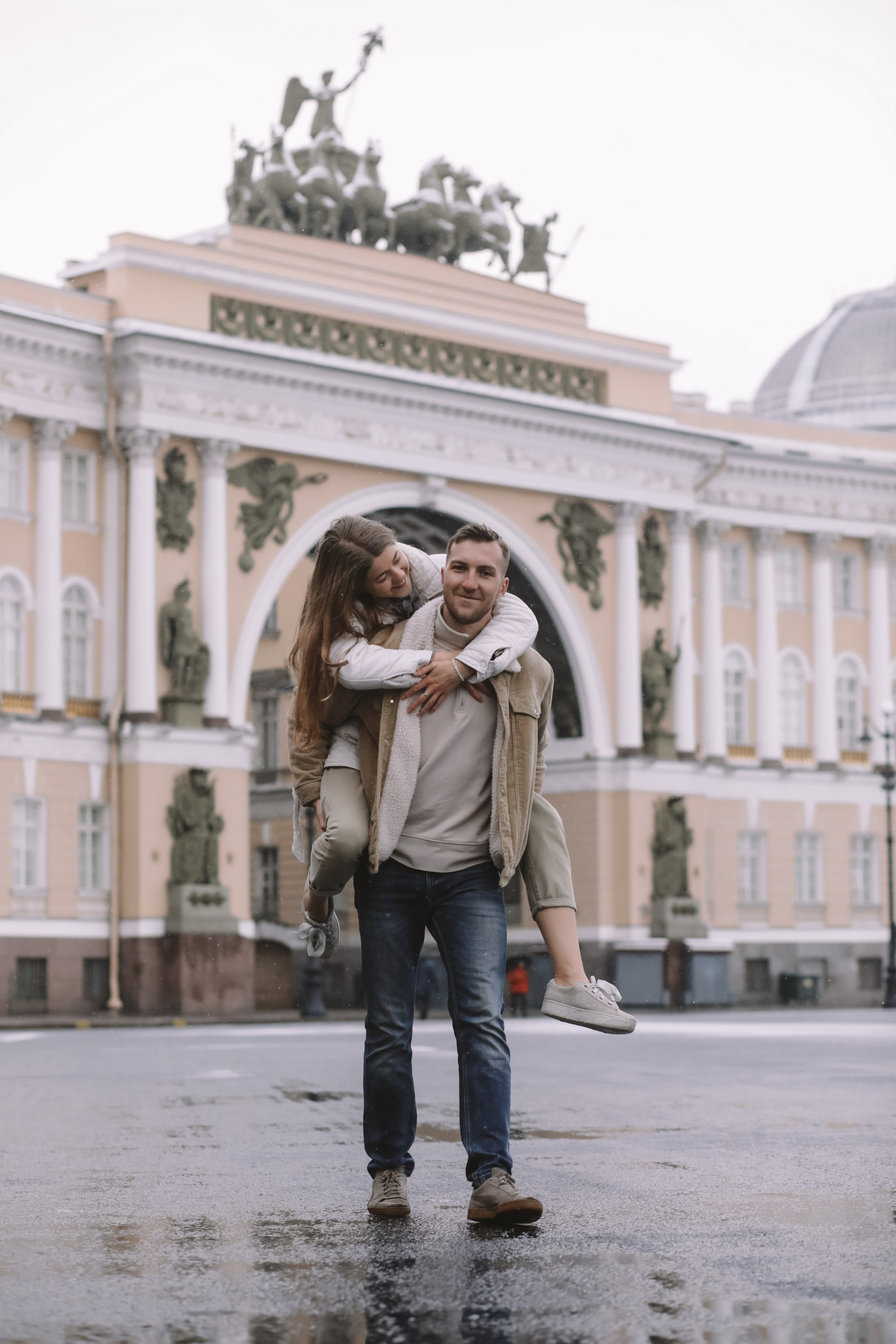 Фотопрогулка по Дворцовой площади под первым снегом, в Санкт-Петербурге. Фотограф в Санкт-Петербурге Разиля Идиятуллина