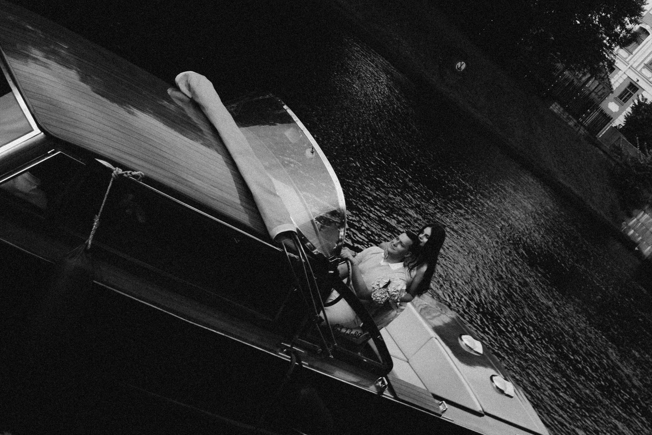 СВАДЕНБНАЯ СЬЕМКА НА КАТЕРЕ ПО КАНАЛАМ САНКТ-ПЕТЕРБУРГА И В АКВАТОРИИ НЕВЫ. Профессиональный фотограф, Санкт-Петербург — Виктория Богомолова