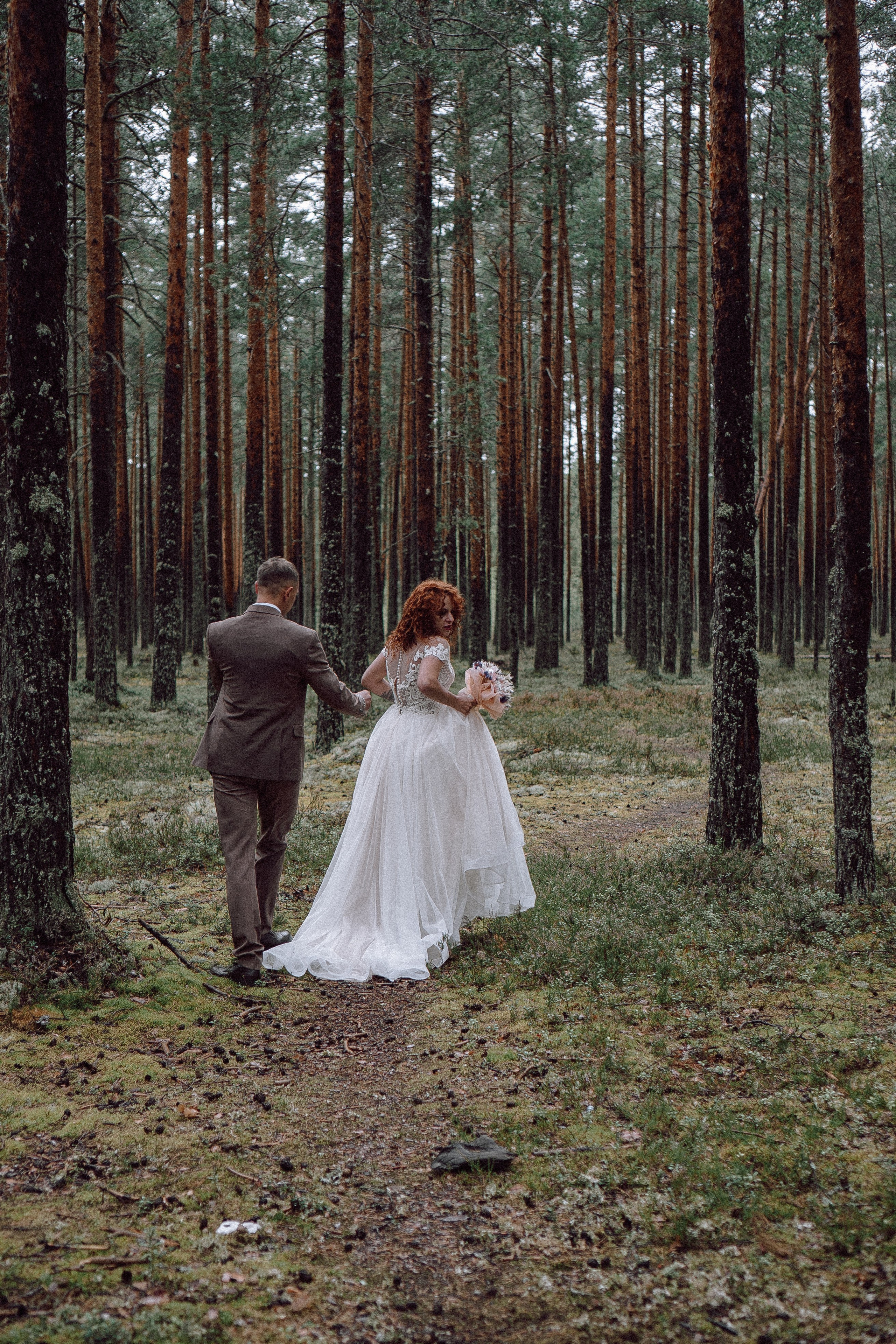 СВАДЕБНАЯ ФОТОСЕССИИЯ ПАРЫ В ГОРОДЕ ПРИОЗЕРСК В СОСНОВОМ ЛЕСУ И С ПИКАПОМ. Профессиональный фотограф, Санкт-Петербург — Виктория Богомолова