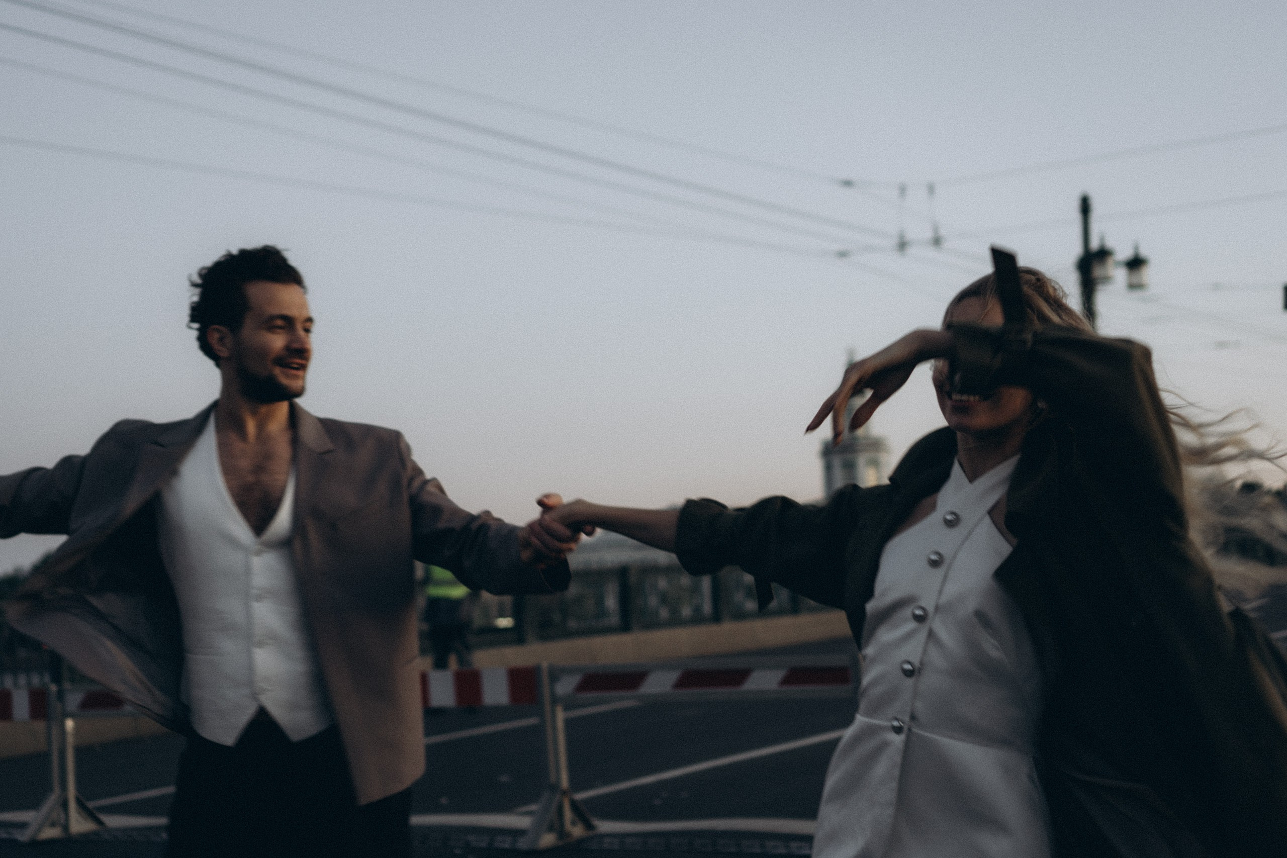 СВАДЕБНАЯ СЬЕМКА ПАРЫ НА РАССВЕТЕ В БЕЛЫЕ НОЧИ И ПРОГУЛКА С РАЗВОДНЫМИ МОСТАМИ И ПИКНИК ВОЗЛЕ ИСАКИЕВСКОГО СОБОРА. Профессиональный фотограф, Санкт-Петербург — Виктория Богомолова