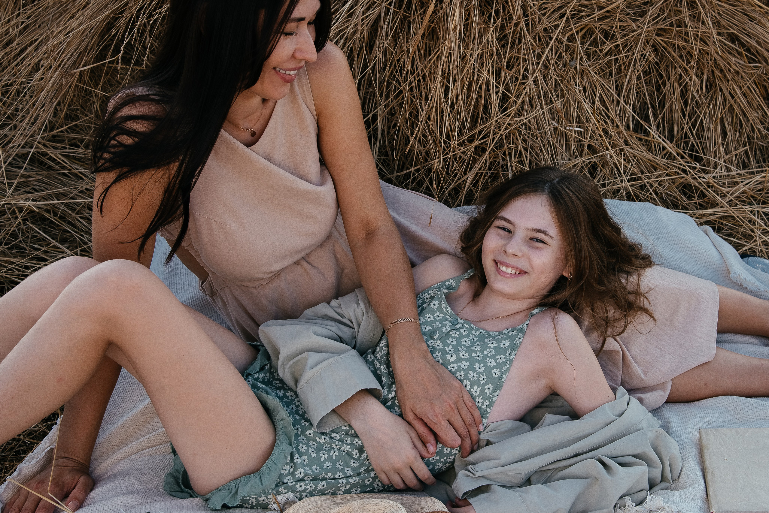 В стогах. Портретный и семейный фотограф в Геленджике Таня Ходова