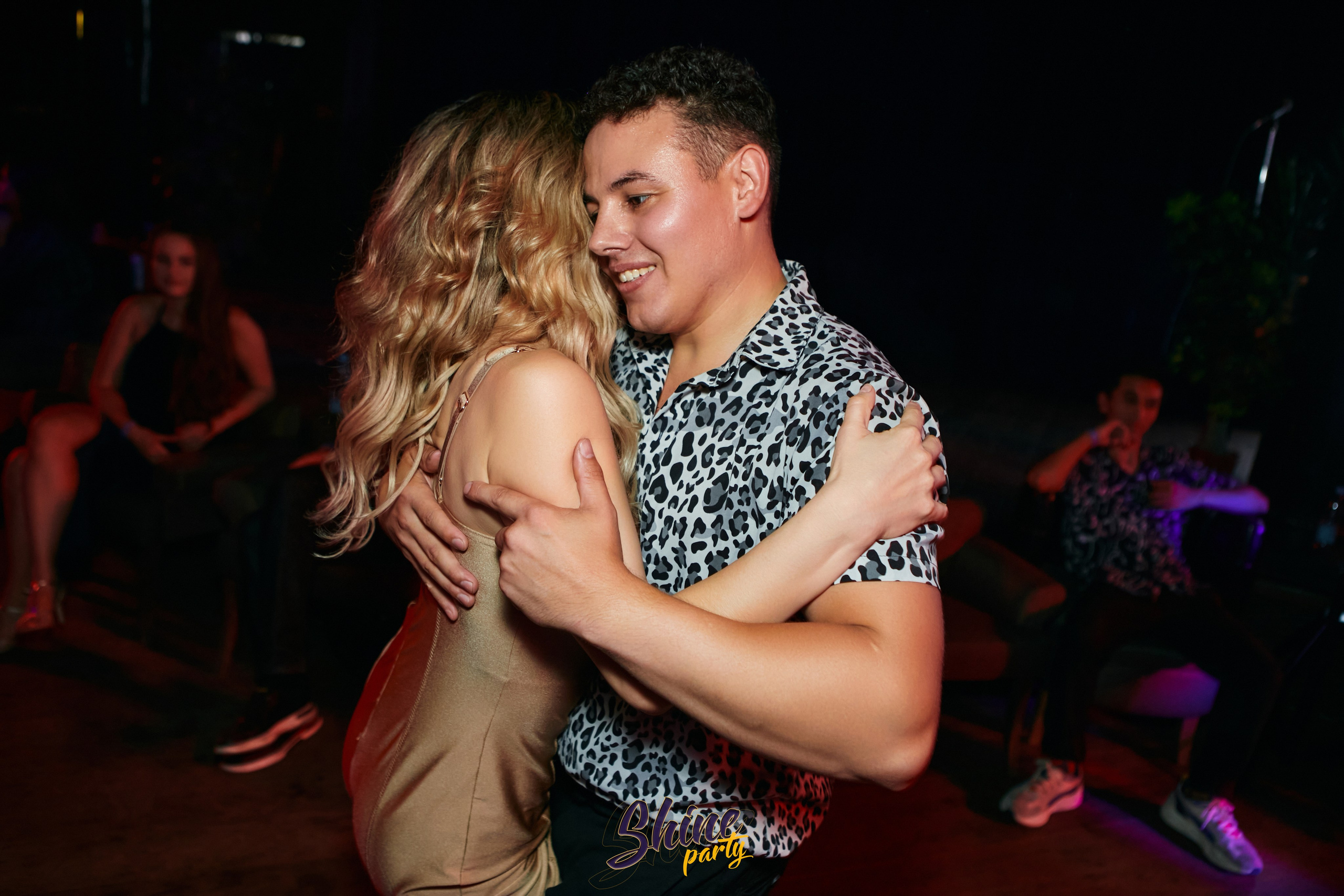 Shine party bachata. Свадебный фотограф