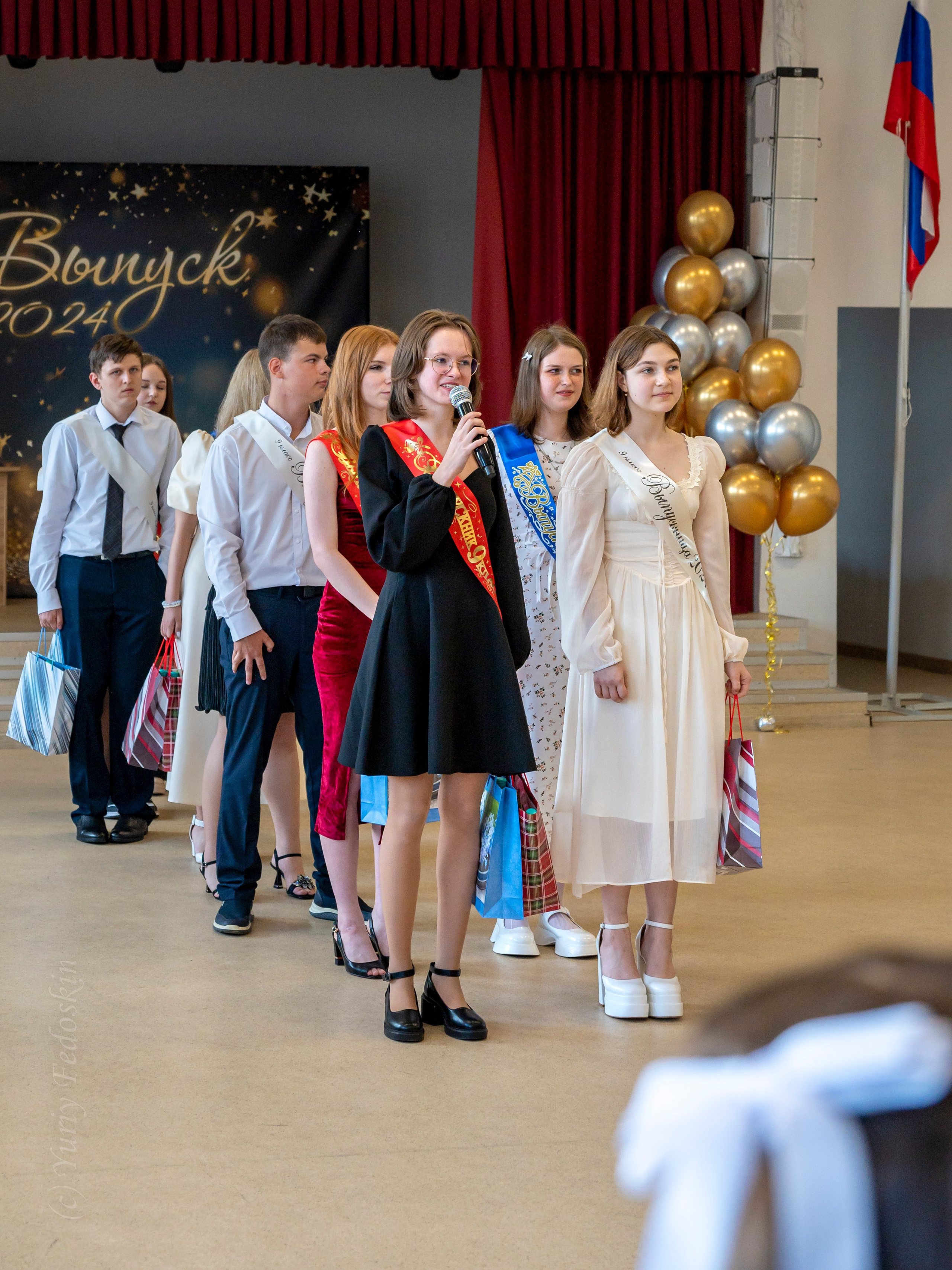 Репортаж о выпускном 9 классов в школе № 7 города Королёва, 26.06.24г. Профессиональный фотограф интерьеров в Москве Юрий Федоскин
