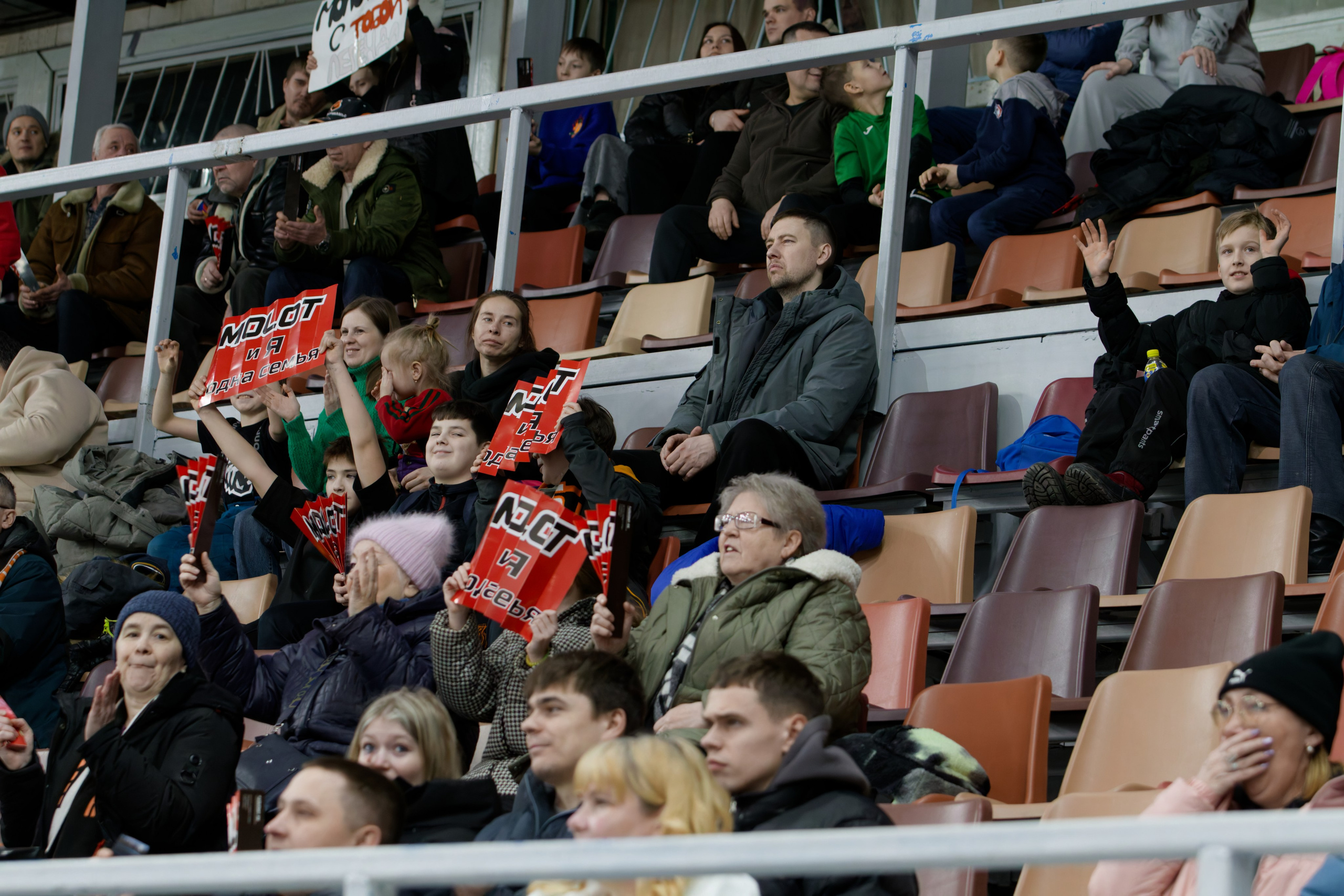 Хоккей. Молот-Химик 12.02.2025. Репортажный и спортивный фотограф в г. Пермь Зильберг Павел