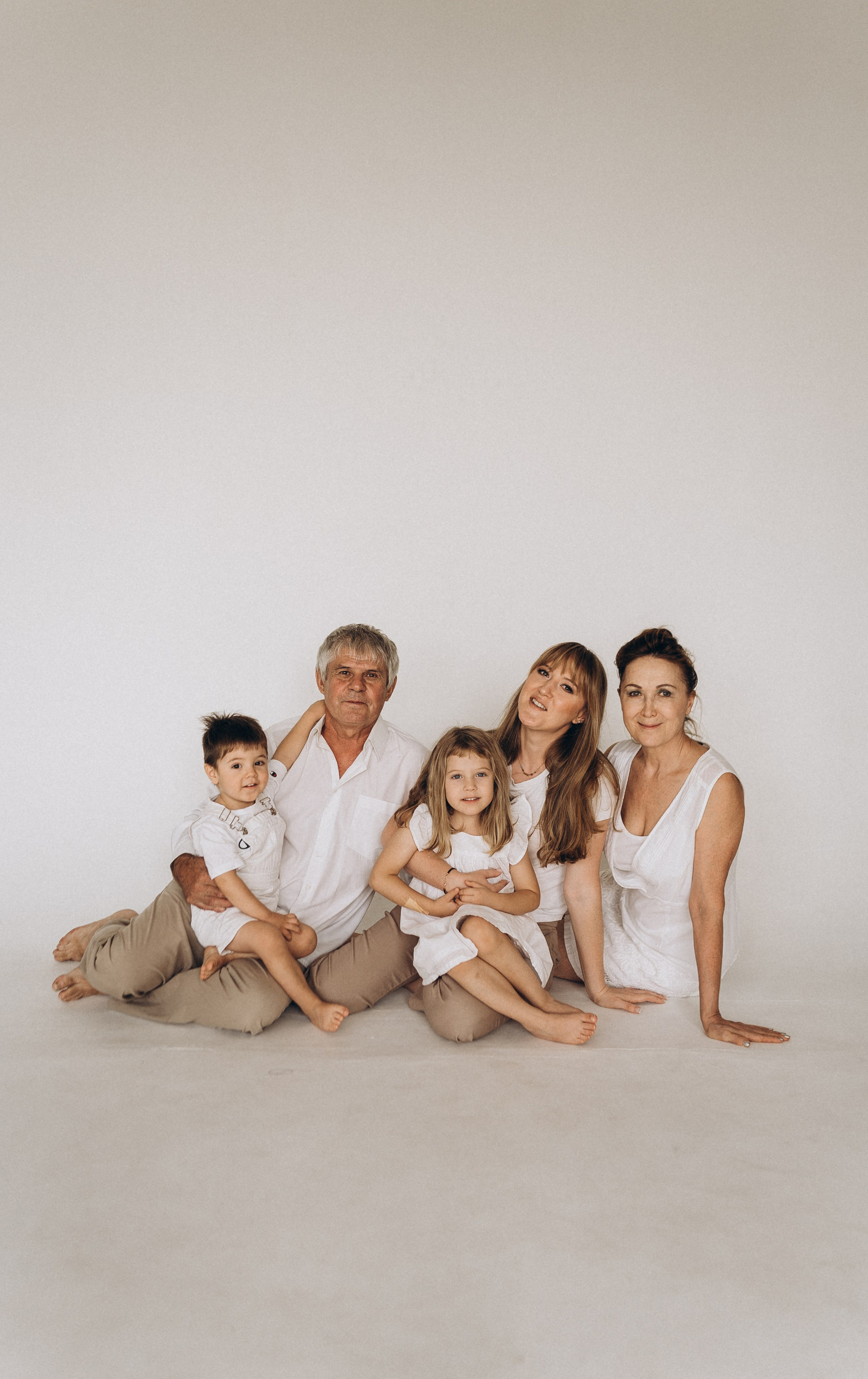 Лиам, Мила, Диана и родители