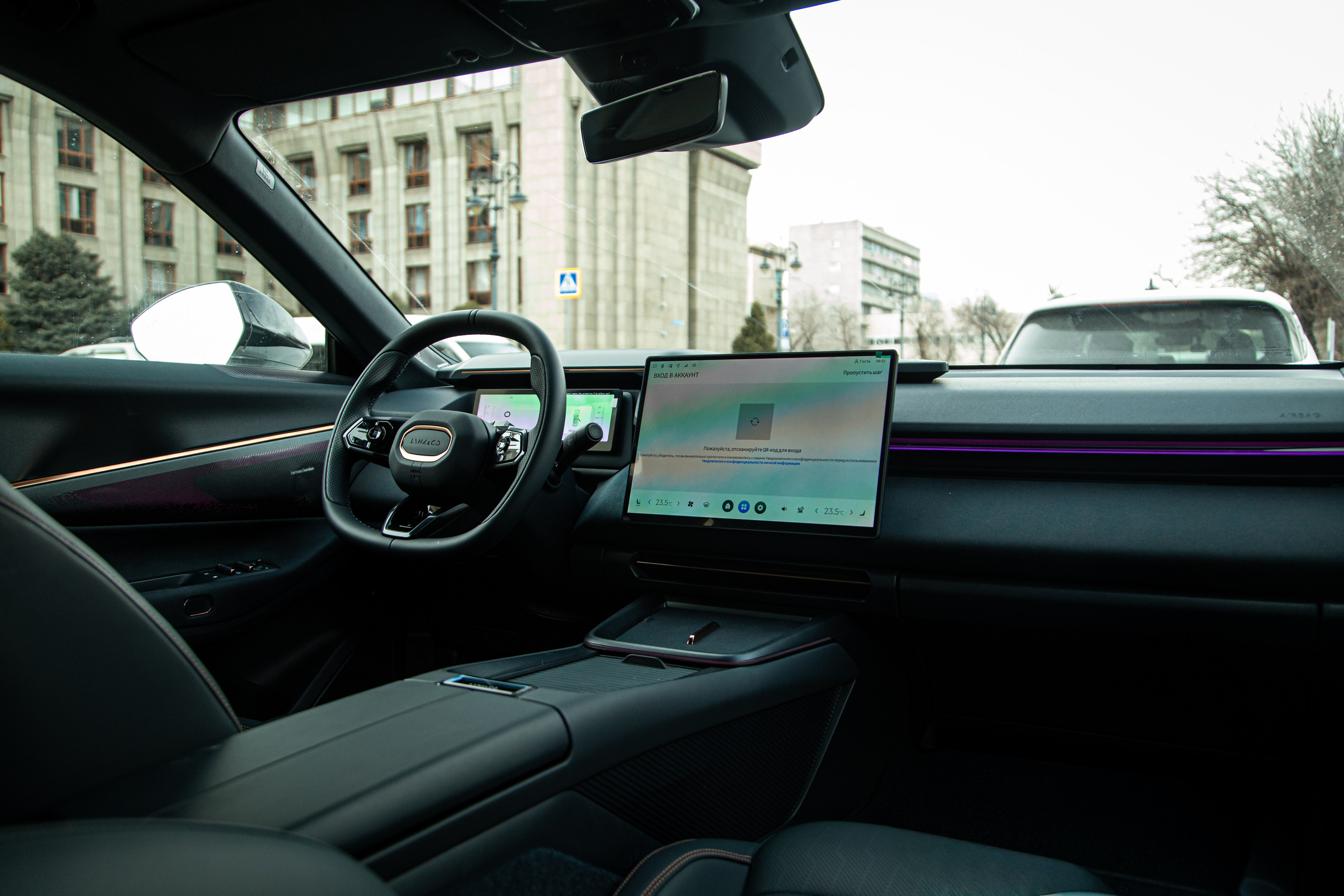 Lynk&Co 08 EM-P. Рекламный и портретный фотограф в Алматы — Серекпаев Танирхан