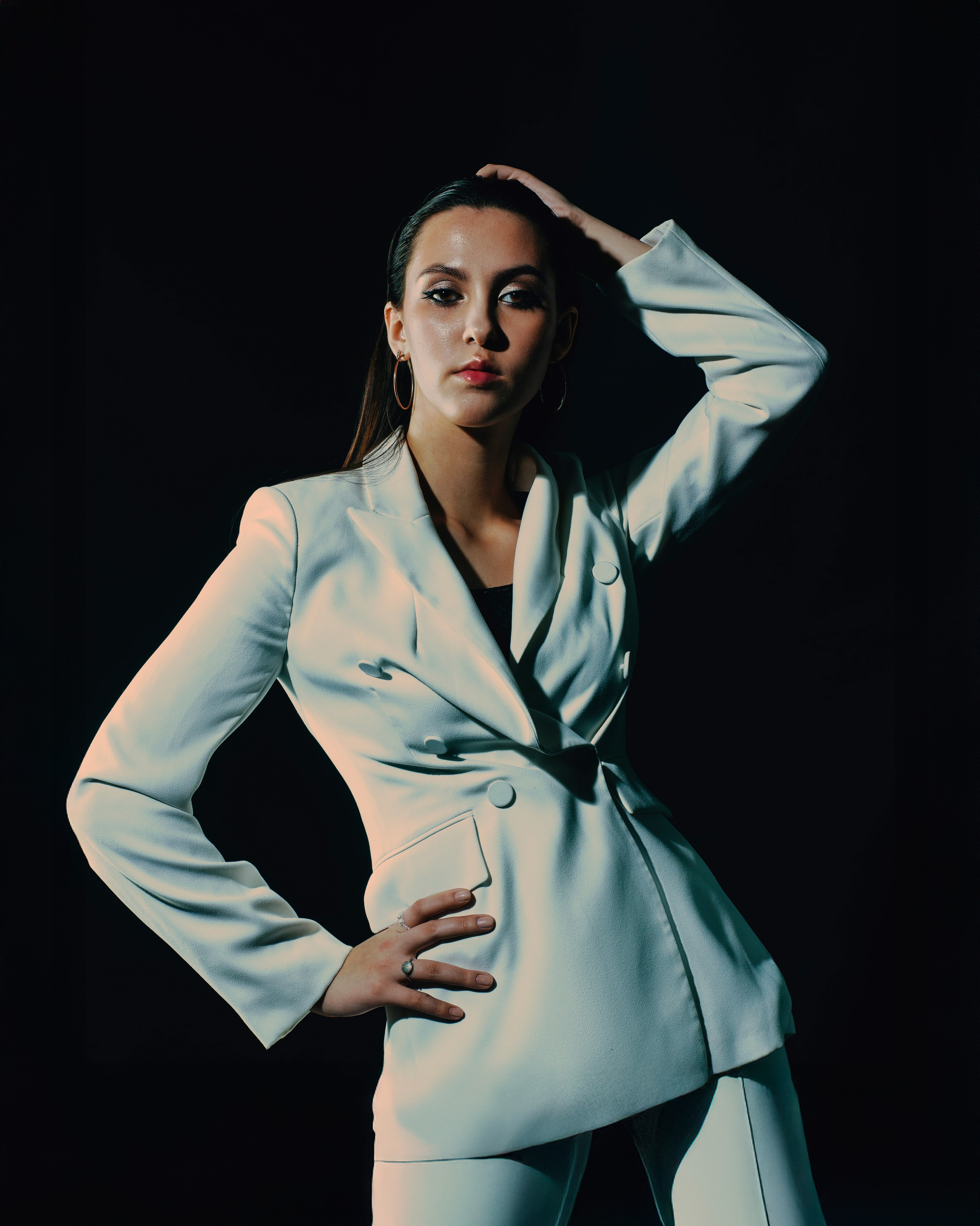 Искусственный свет. Визуальный дизайнер из Санкт-Петербурга Айси Клусова