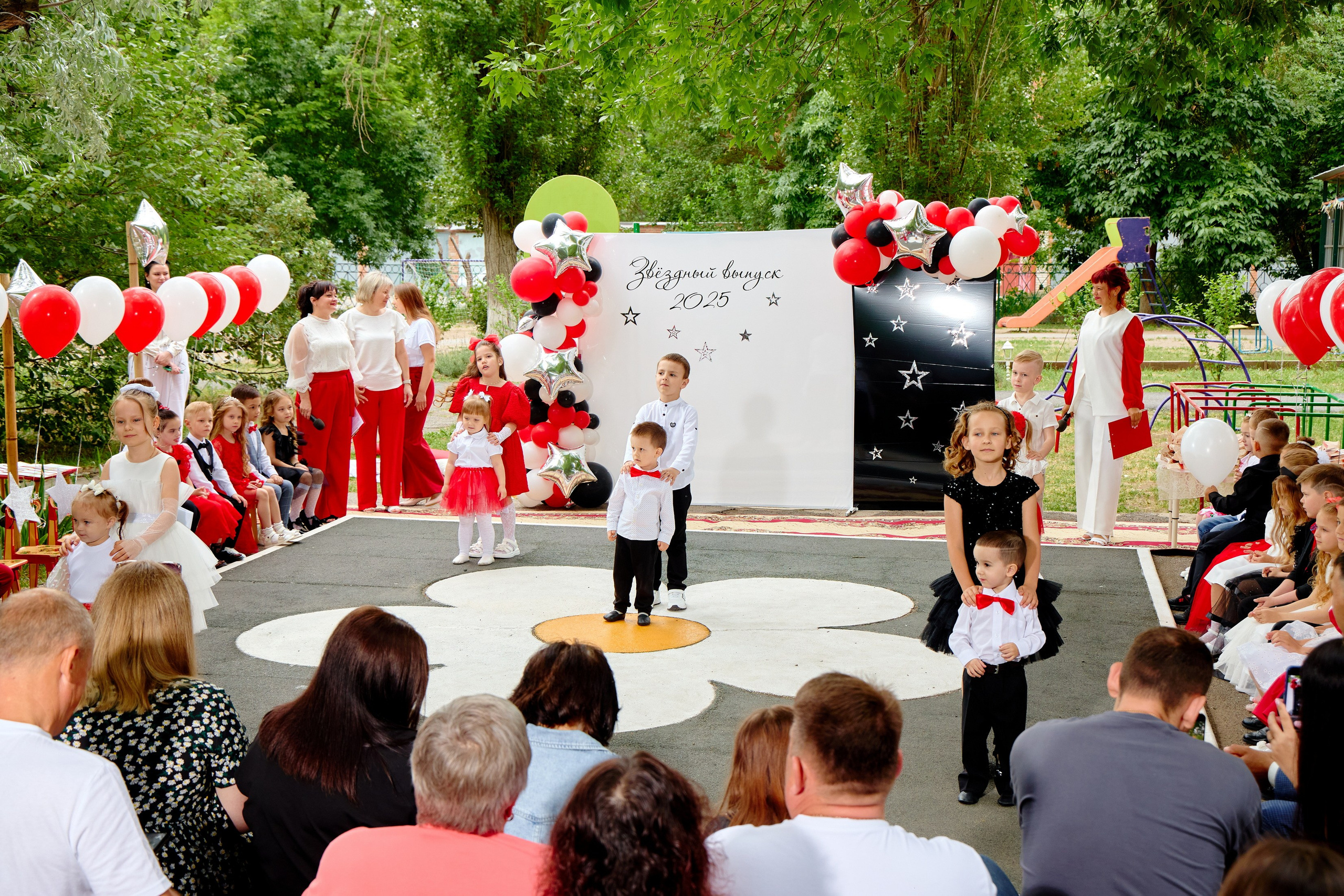 Выпускной 45 сад. Фотограф Выпускные альбомы Таганрог Сергей Коробченко