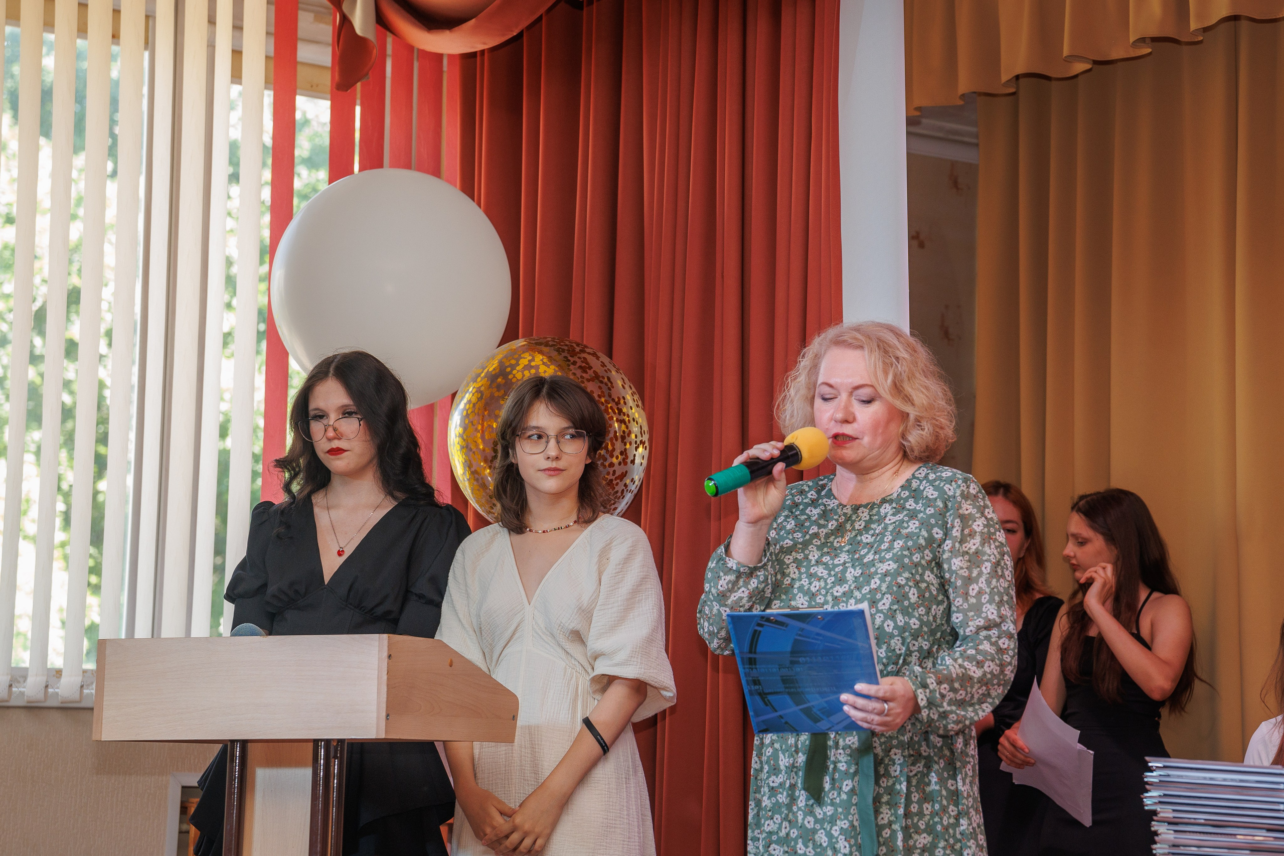 Вручение аттестатов. Свадебный и семейный фотограф в Новосибирске Ирина Дорошкова