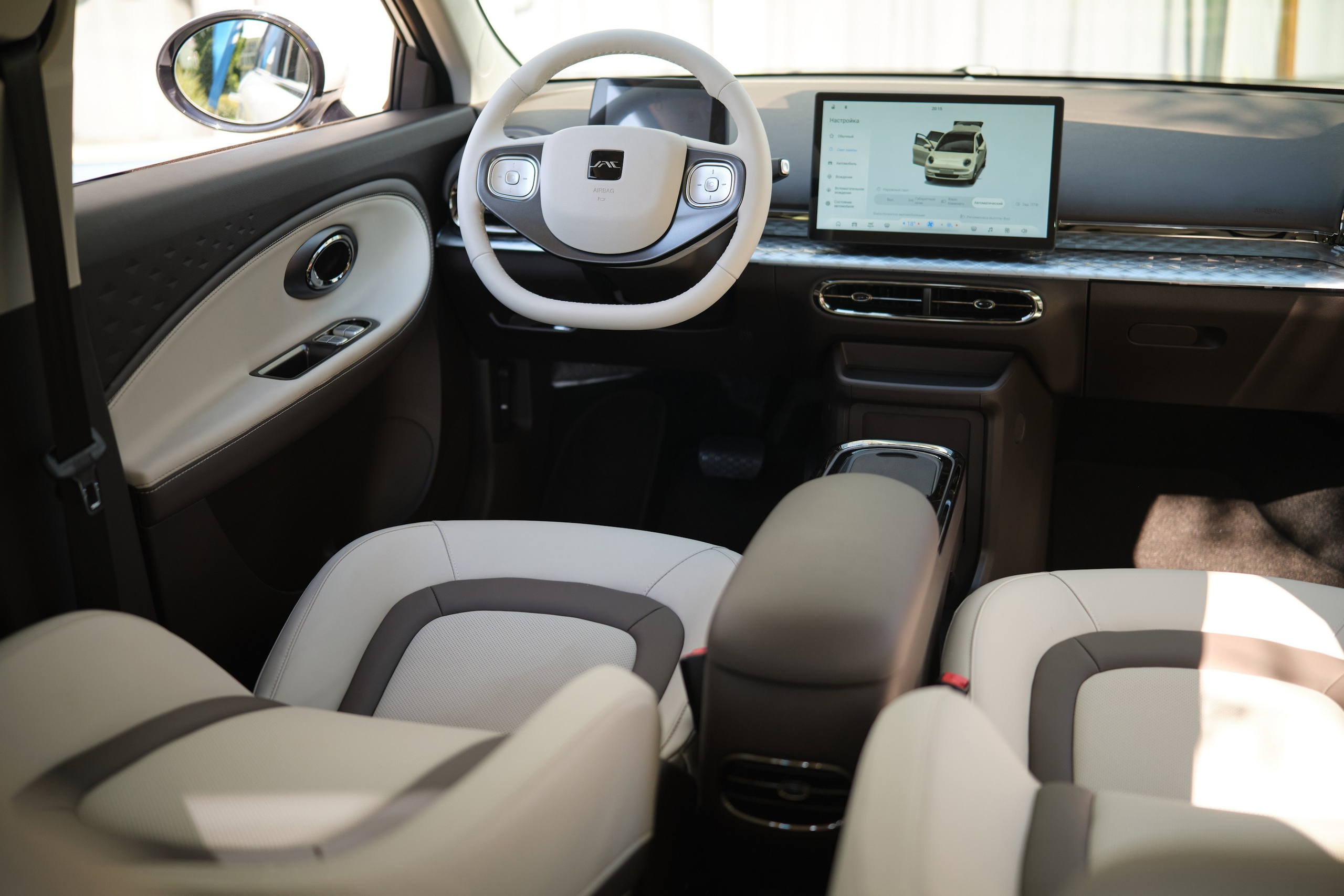 Презентация электромобиля JAC E30X в IBB Hotel. Репортажный фотограф Дмитрий Литвинский. Минск, Беларусь, мир