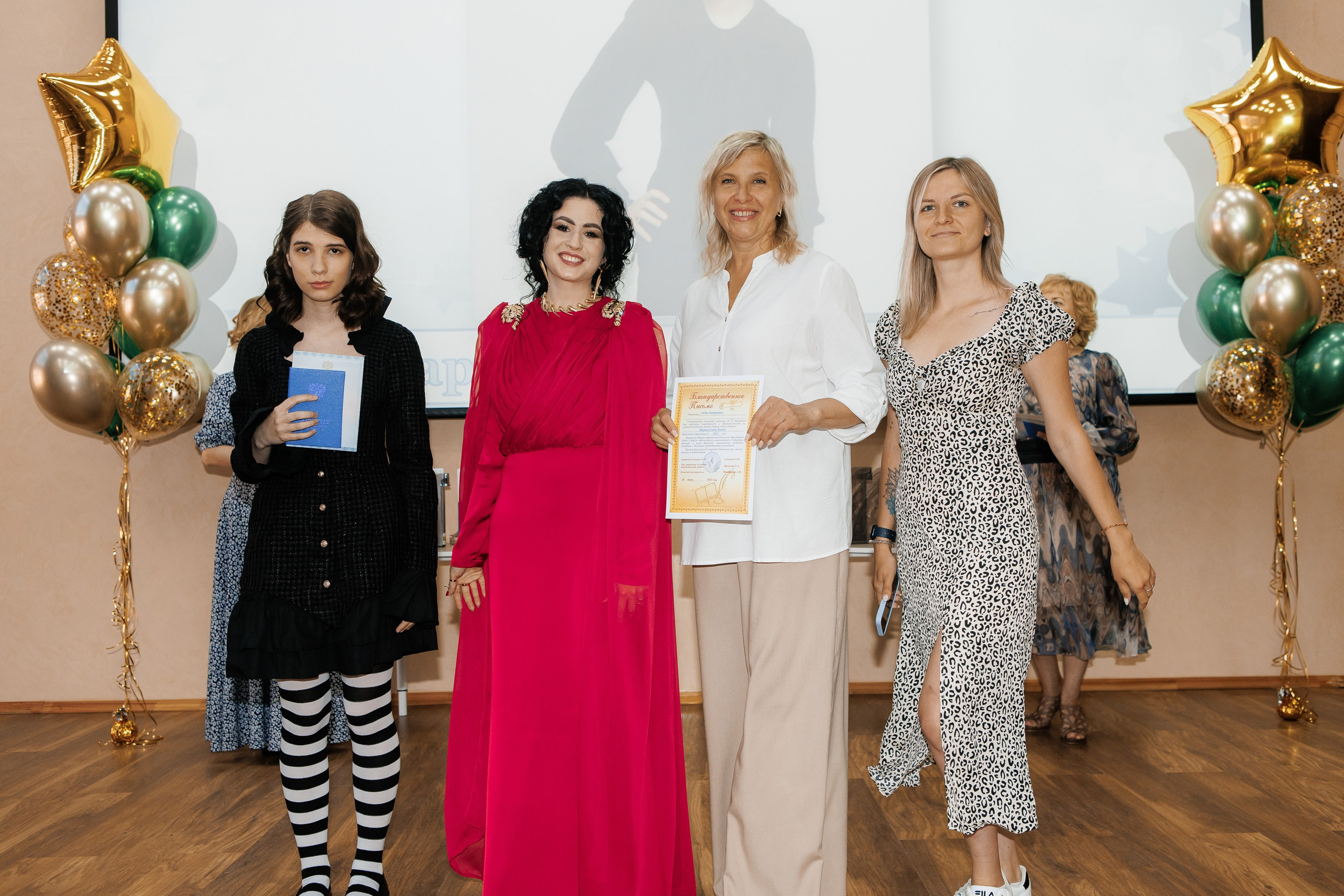 Выпускной Гимназия 12 2024 г. Свадебный и портретный Фотограф в Липецке Дмитрий Котюков