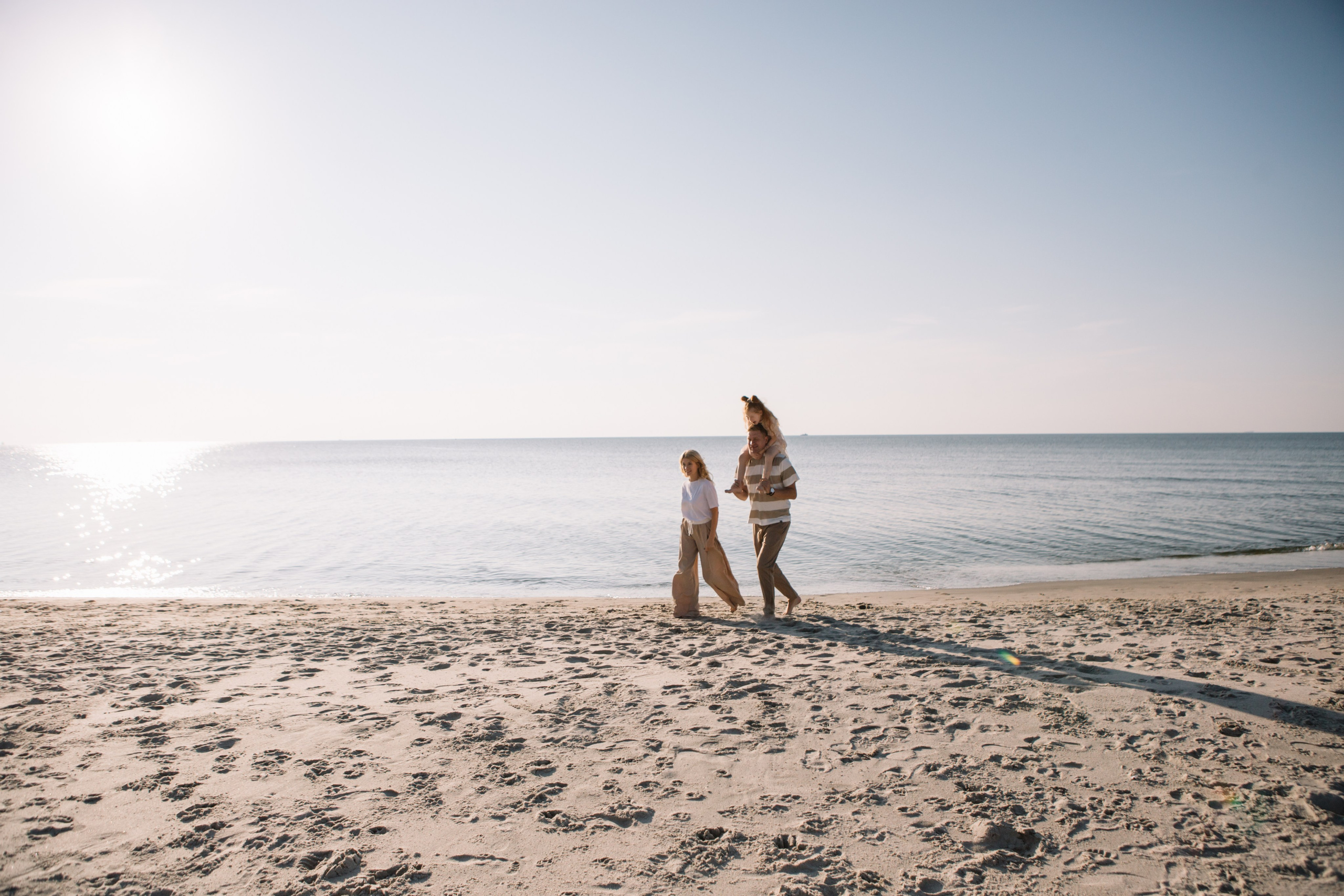 Алексей и Наталья. Семейная фотосессия на море. Семейный фотограф в Калининграде Анастасия Юрина