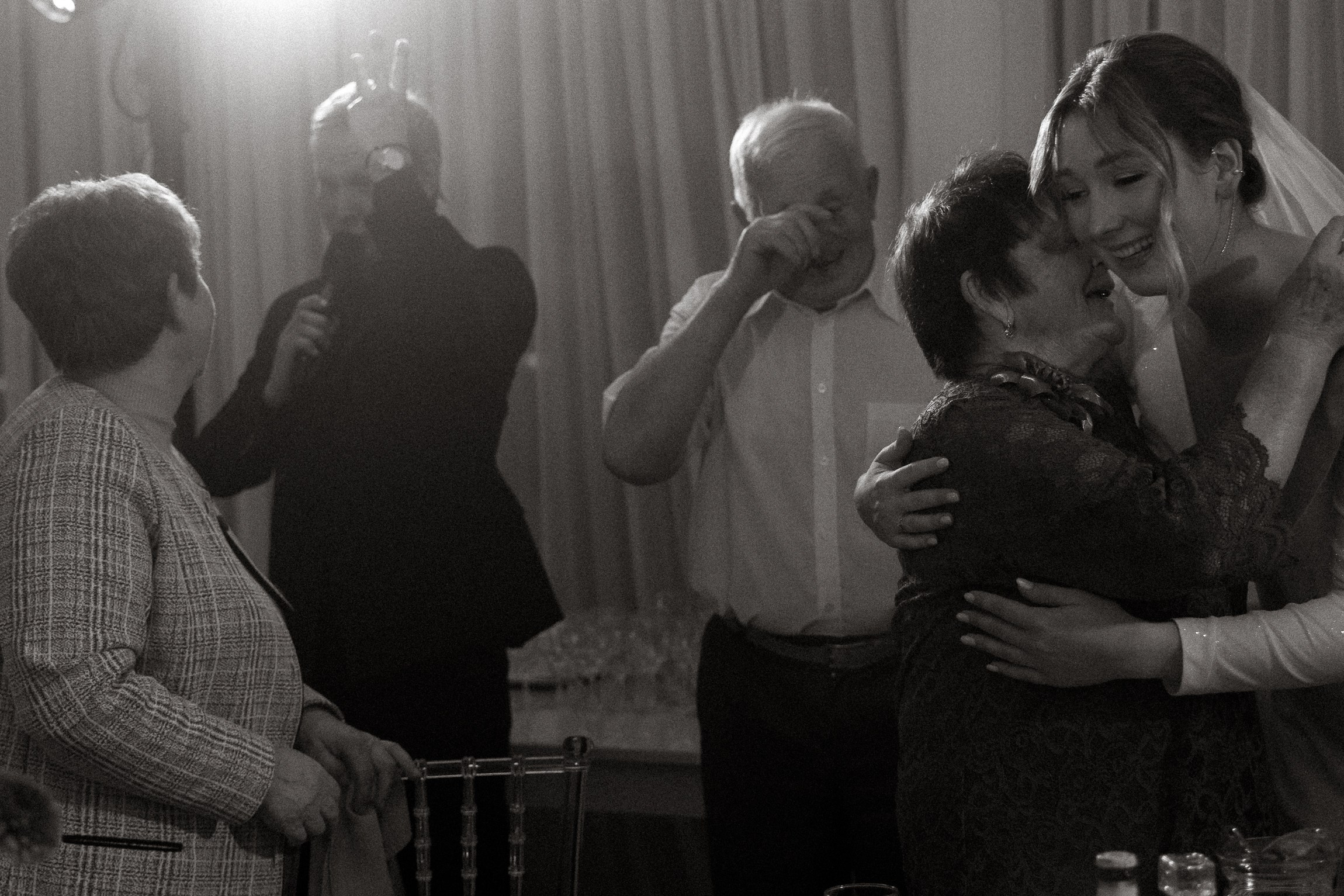 Two people swiped right. Свадебный фотограф Ярославль, Рыбинск