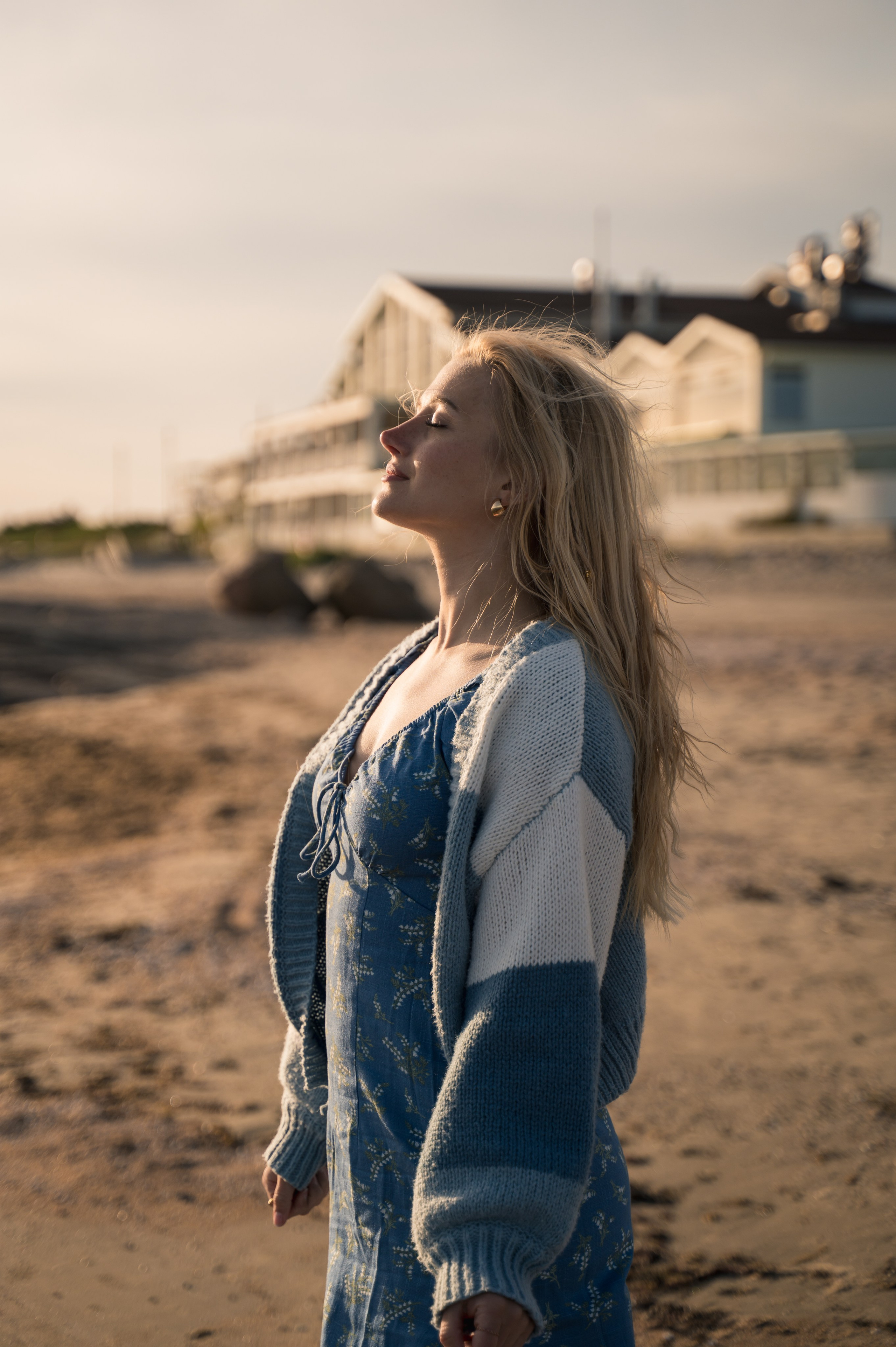 Porträttfotografering på Skrea Strand i Falkenberg. Bröllops- och familjefotograf i Halmstad | Valentina