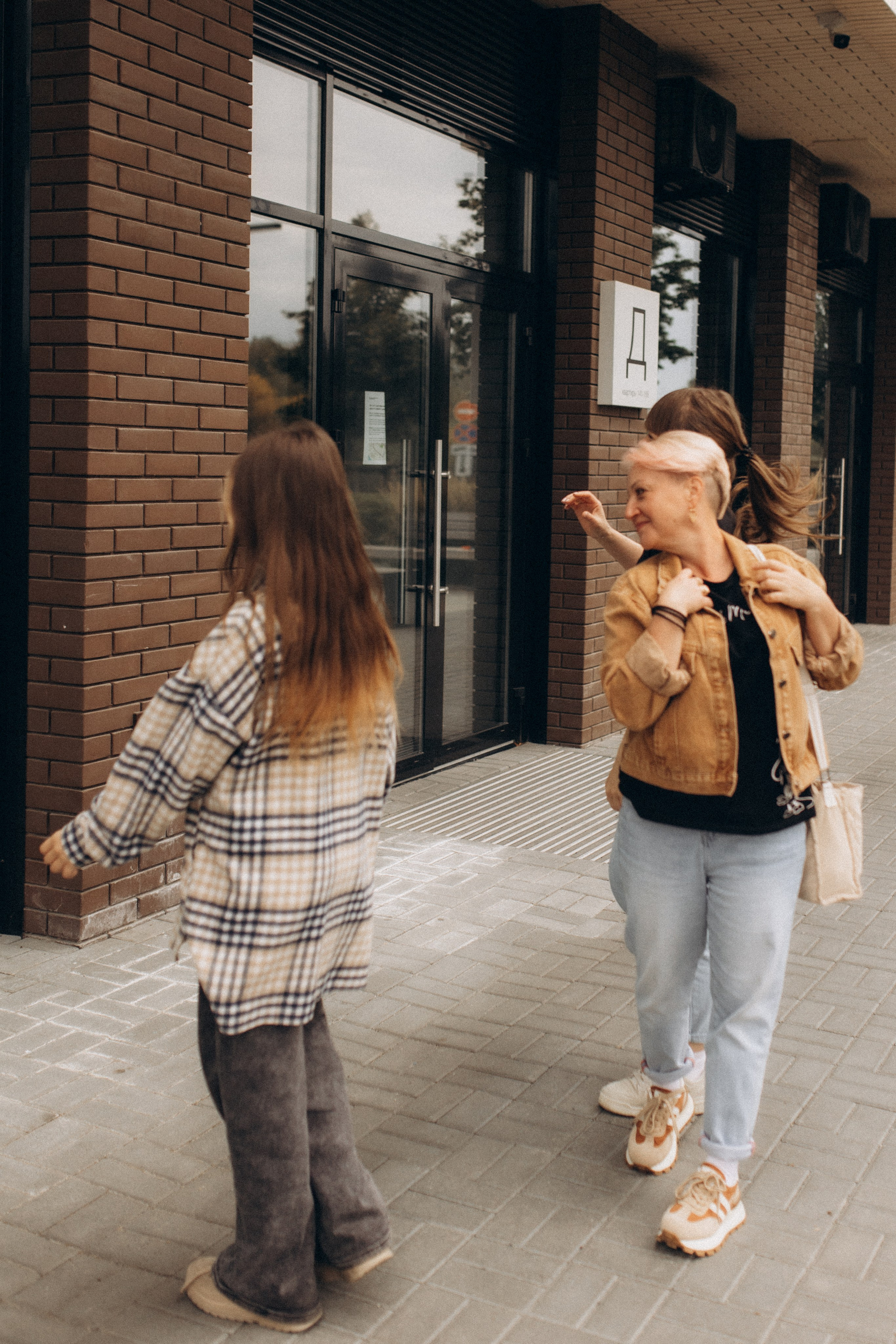 Прогулка по городу, осень. Семейный фотограф lifestyle в Новосибирске Елена Шпилевая