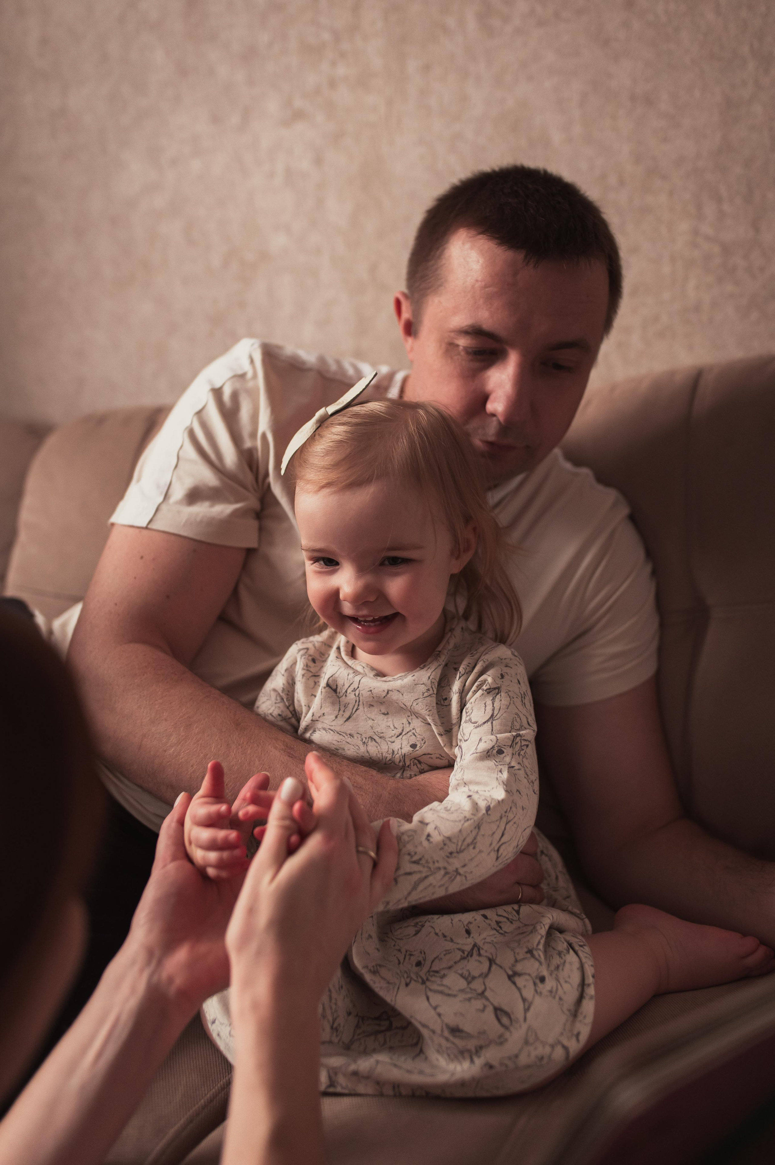 Домашние тёплые фото с весёлой малышкой. Семейный фотограф. Lifestyle. Москва. Анастасия Михайлова