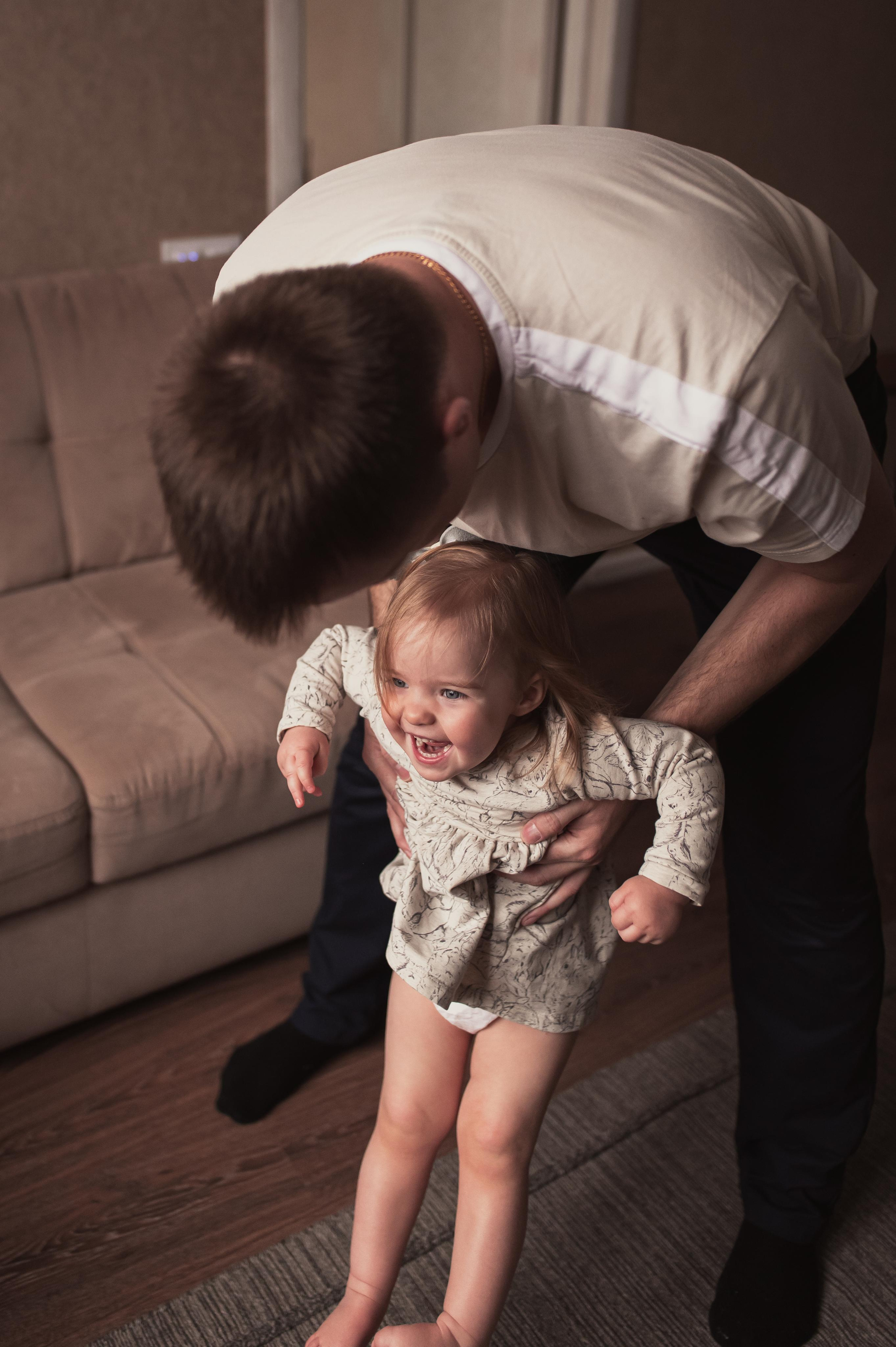 Домашние тёплые фото с весёлой малышкой. Семейный фотограф. Lifestyle. Москва. Анастасия Михайлова