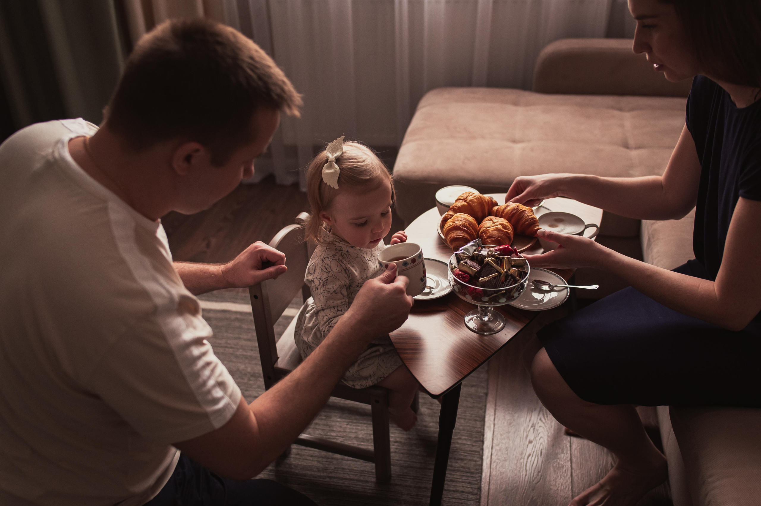 Домашние тёплые фото с весёлой малышкой. Семейный фотограф. Lifestyle. Москва. Анастасия Михайлова