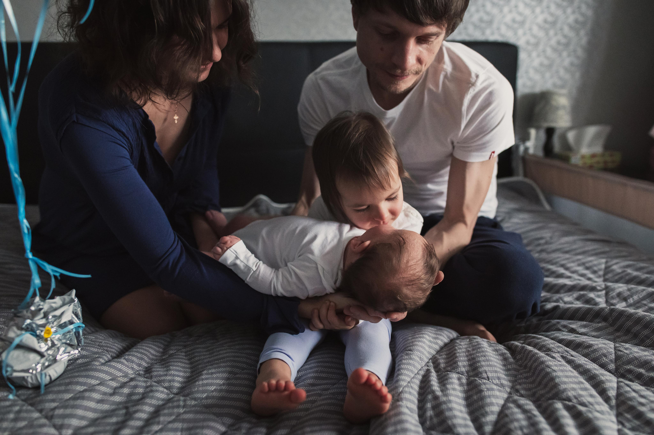 Домашние фото с месячным малышом и двухлеткой. Семейный фотограф. Lifestyle. Москва. Анастасия Михайлова