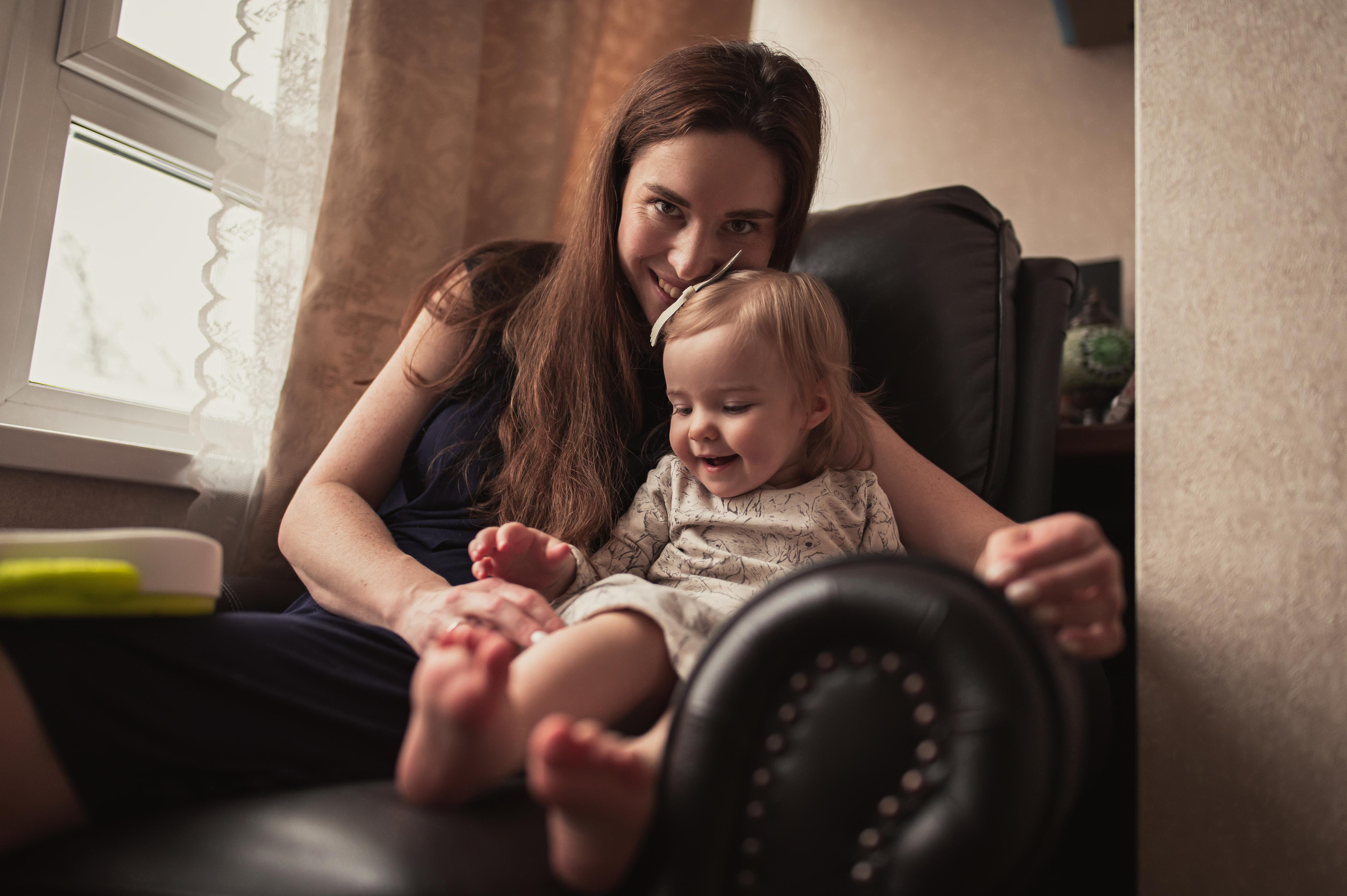 Домашние тёплые фото с весёлой малышкой. Семейный фотограф. Lifestyle. Москва. Анастасия Михайлова