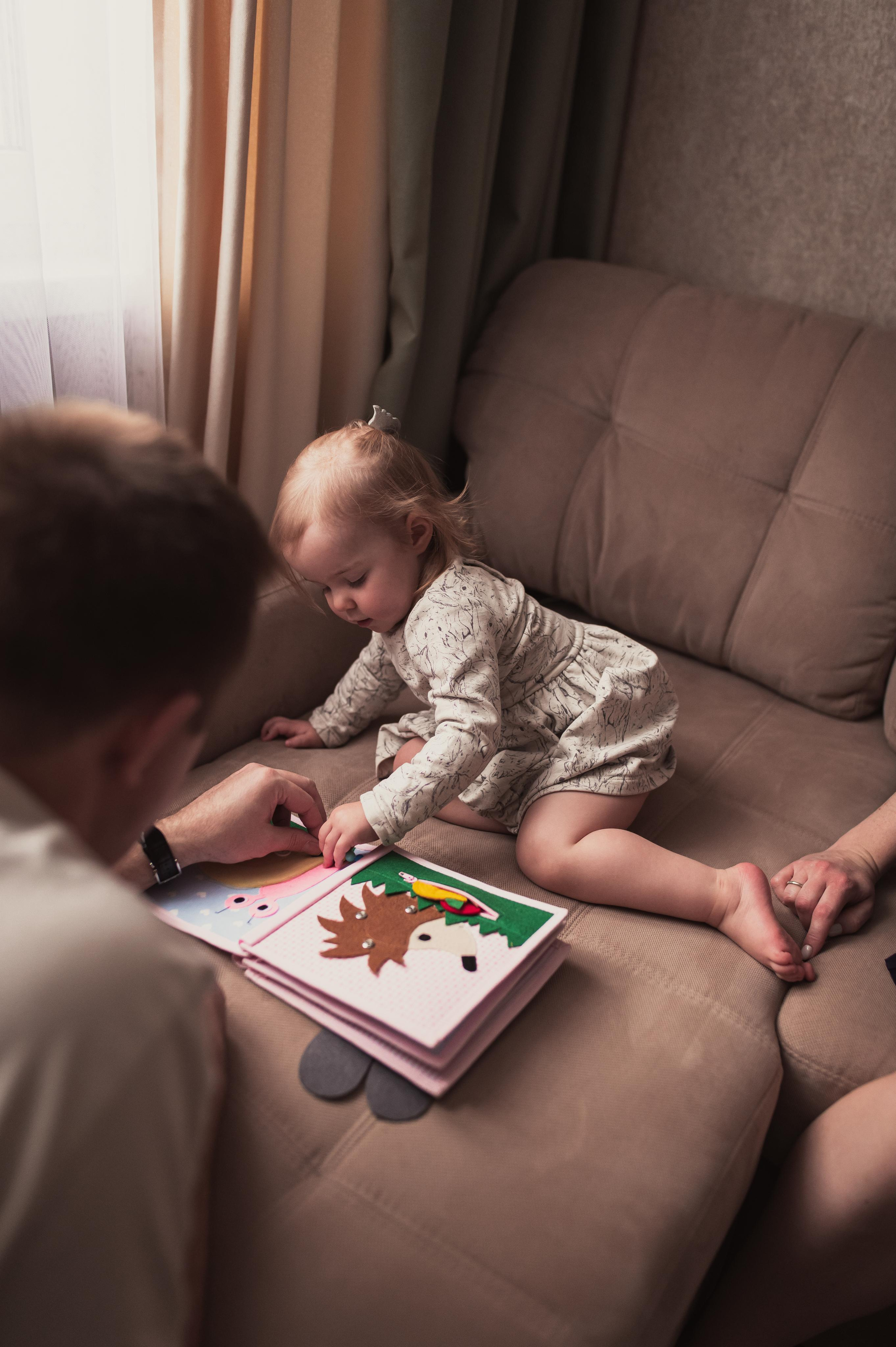 Домашние тёплые фото с весёлой малышкой. Семейный фотограф. Lifestyle. Москва. Анастасия Михайлова