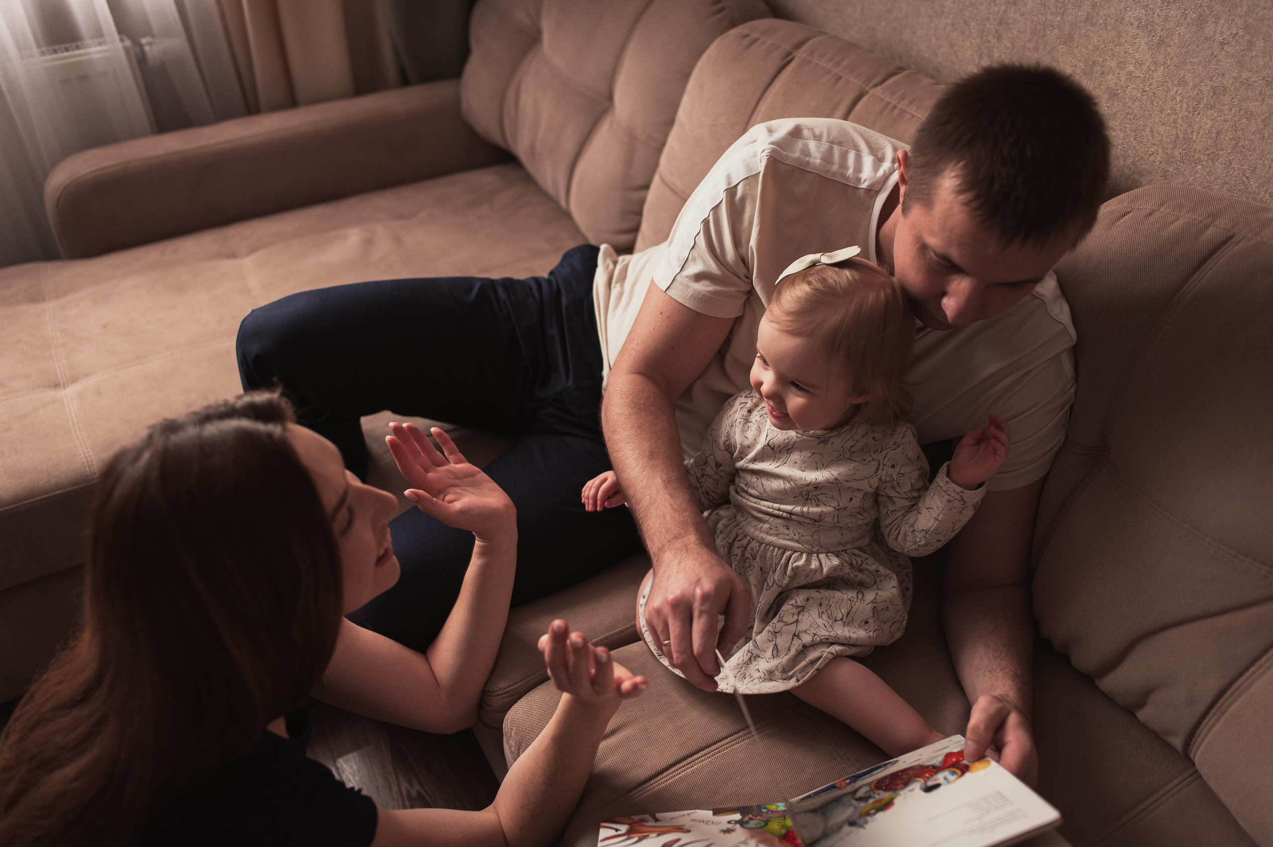 Домашние тёплые фото с весёлой малышкой. Семейный фотограф. Lifestyle. Москва. Анастасия Михайлова