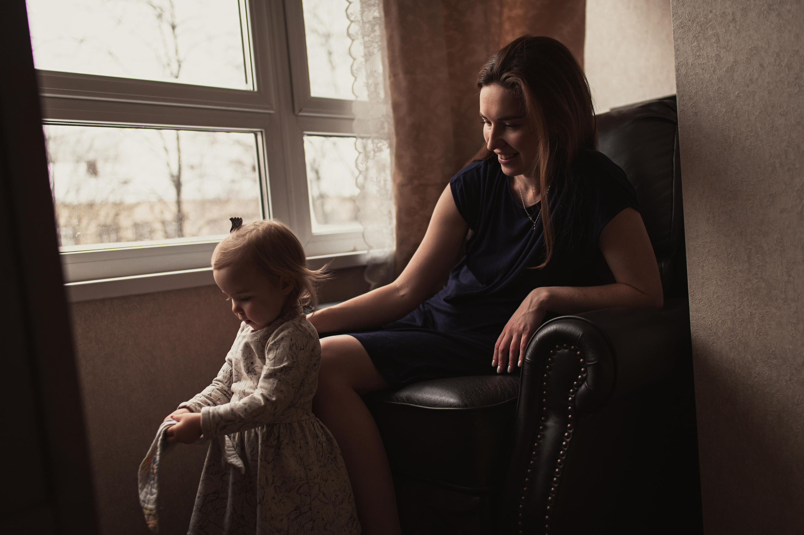 Домашние тёплые фото с весёлой малышкой. Семейный фотограф. Lifestyle. Москва. Анастасия Михайлова