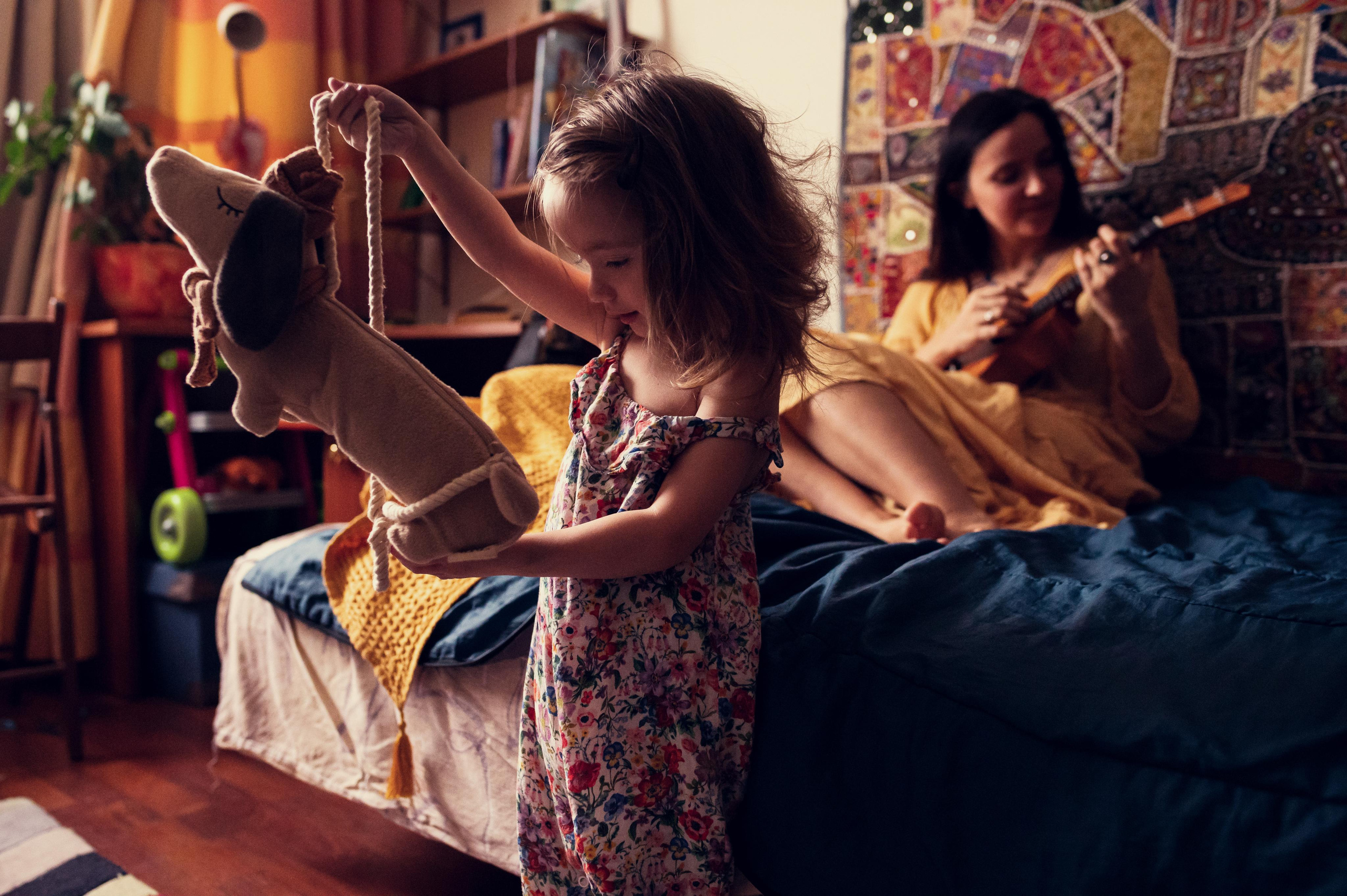 Колоритная домашняя фотосессия для творческой семьи. Семейный фотограф. Lifestyle. Москва. Анастасия Михайлова