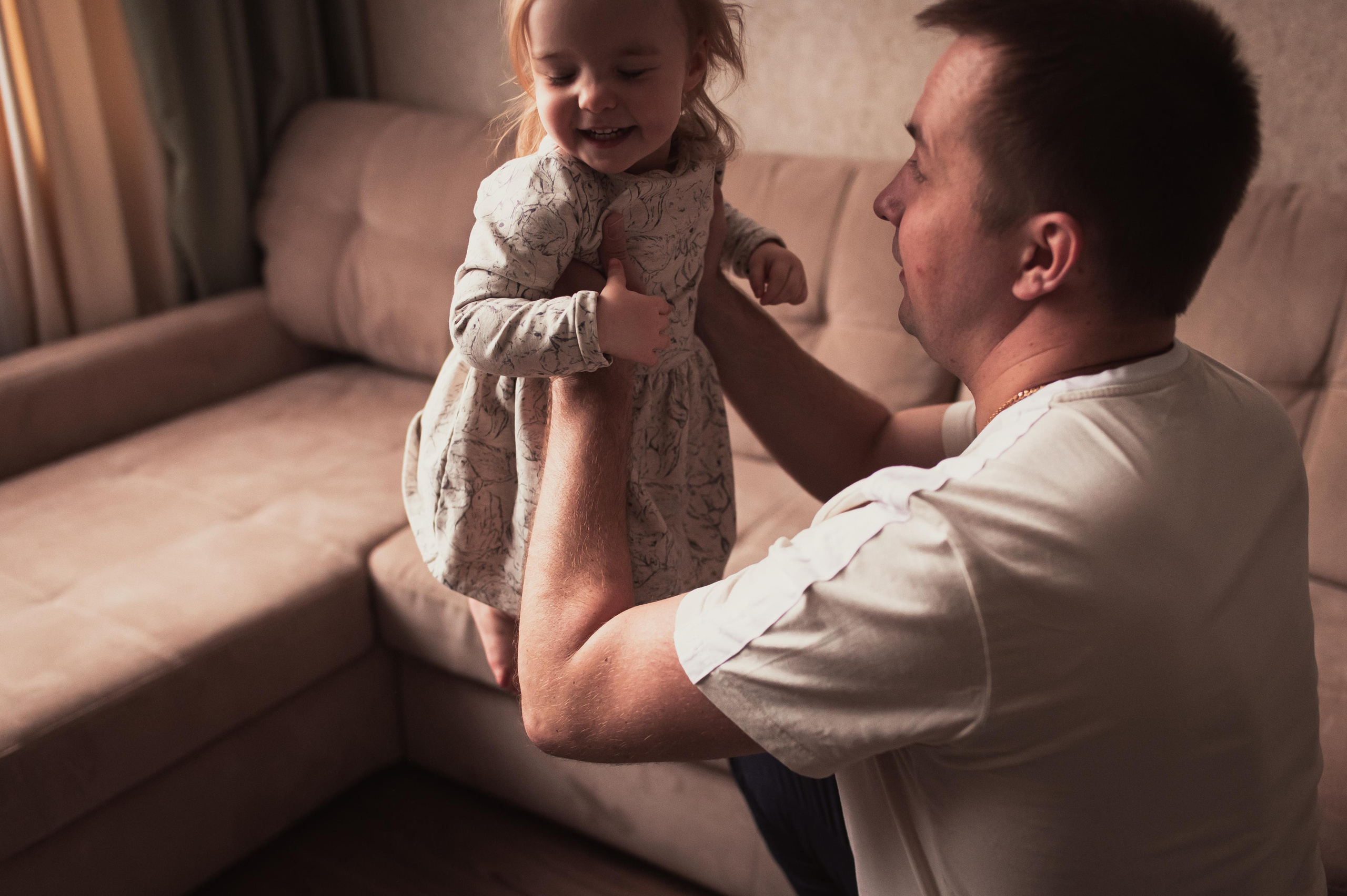 Домашние тёплые фото с весёлой малышкой. Семейный фотограф. Lifestyle. Москва. Анастасия Михайлова