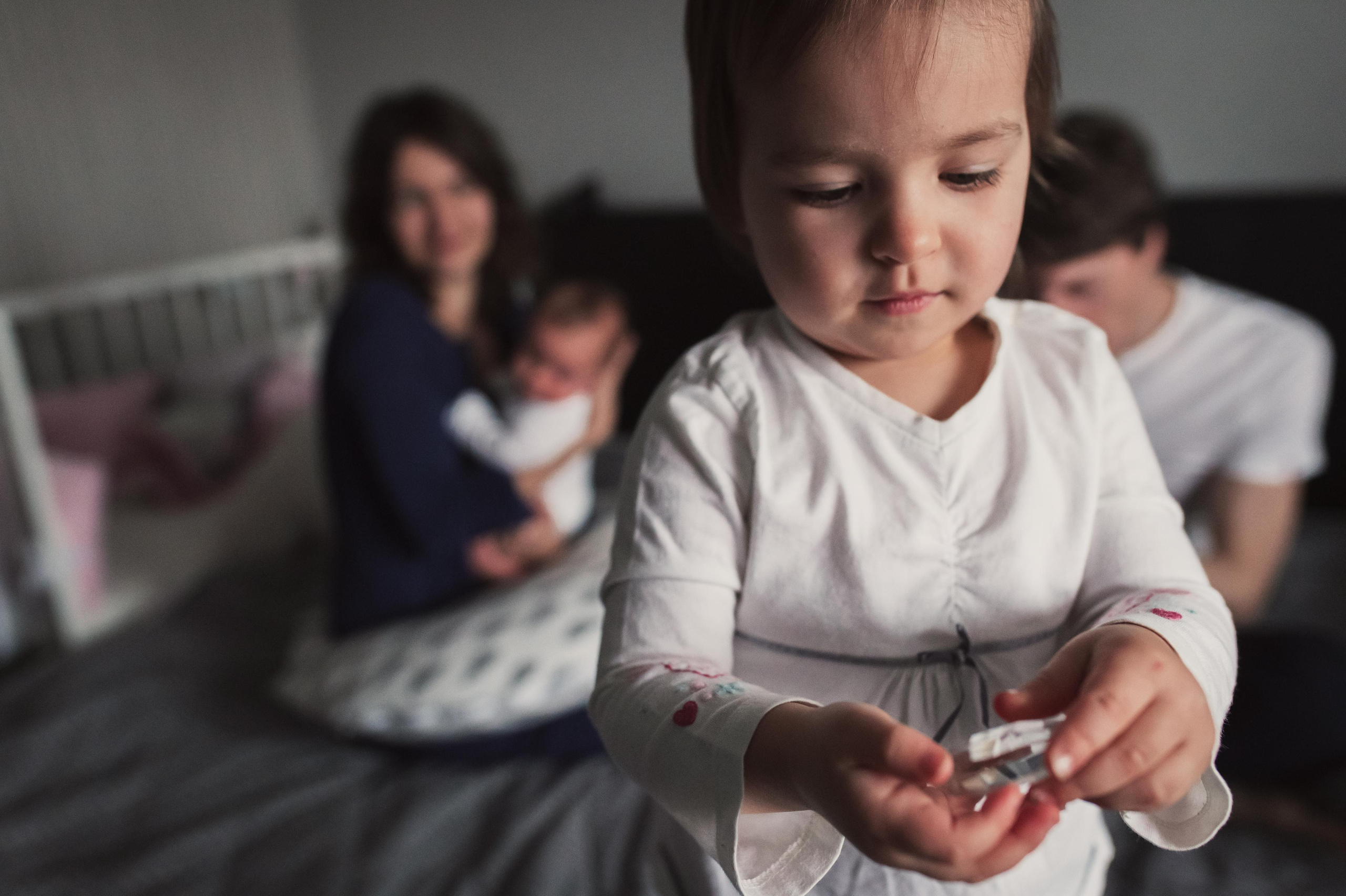 Домашние фото с месячным малышом и двухлеткой. Семейный фотограф. Lifestyle. Москва. Анастасия Михайлова