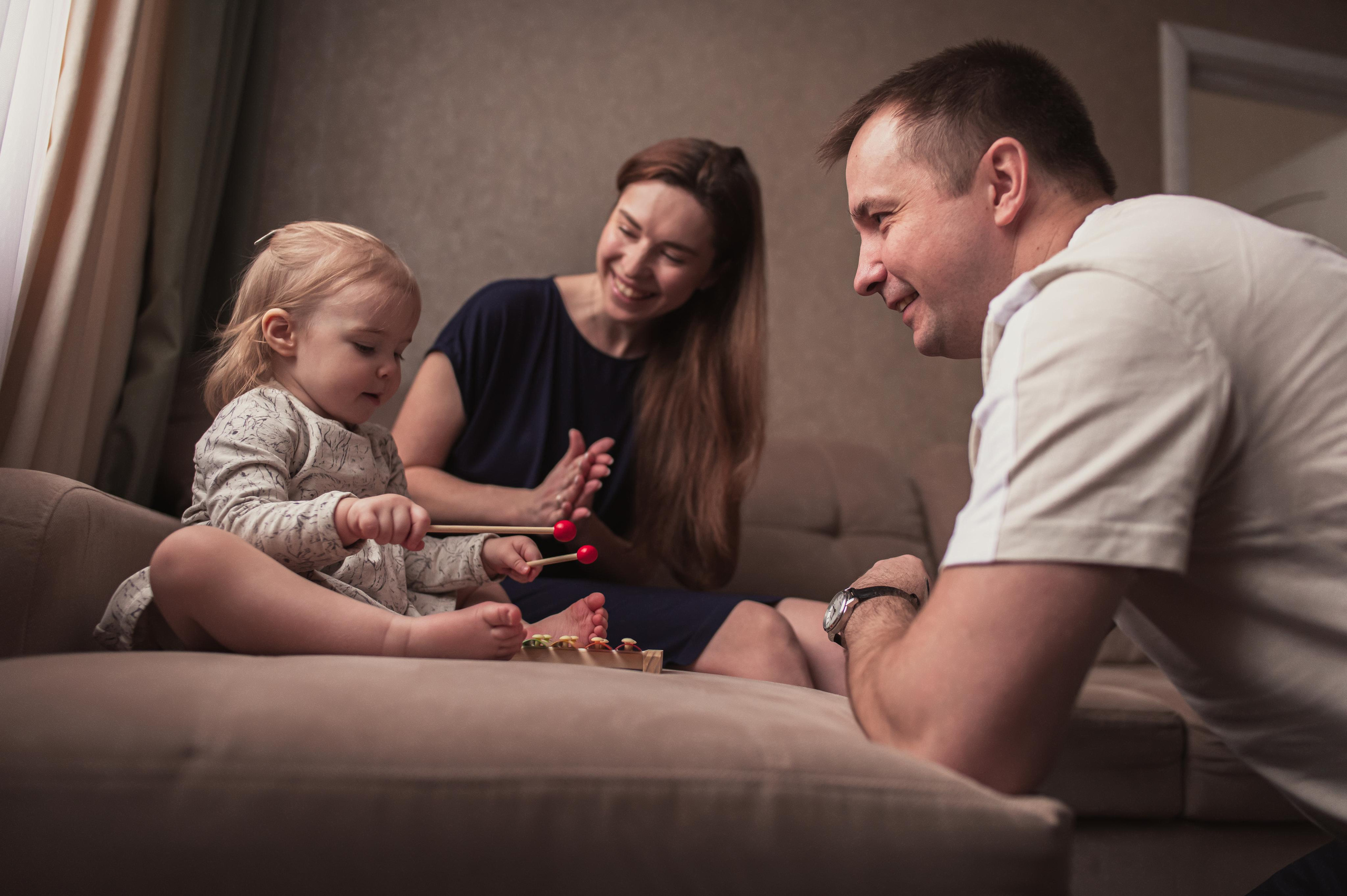 Домашние тёплые фото с весёлой малышкой. Семейный фотограф. Lifestyle. Москва. Анастасия Михайлова