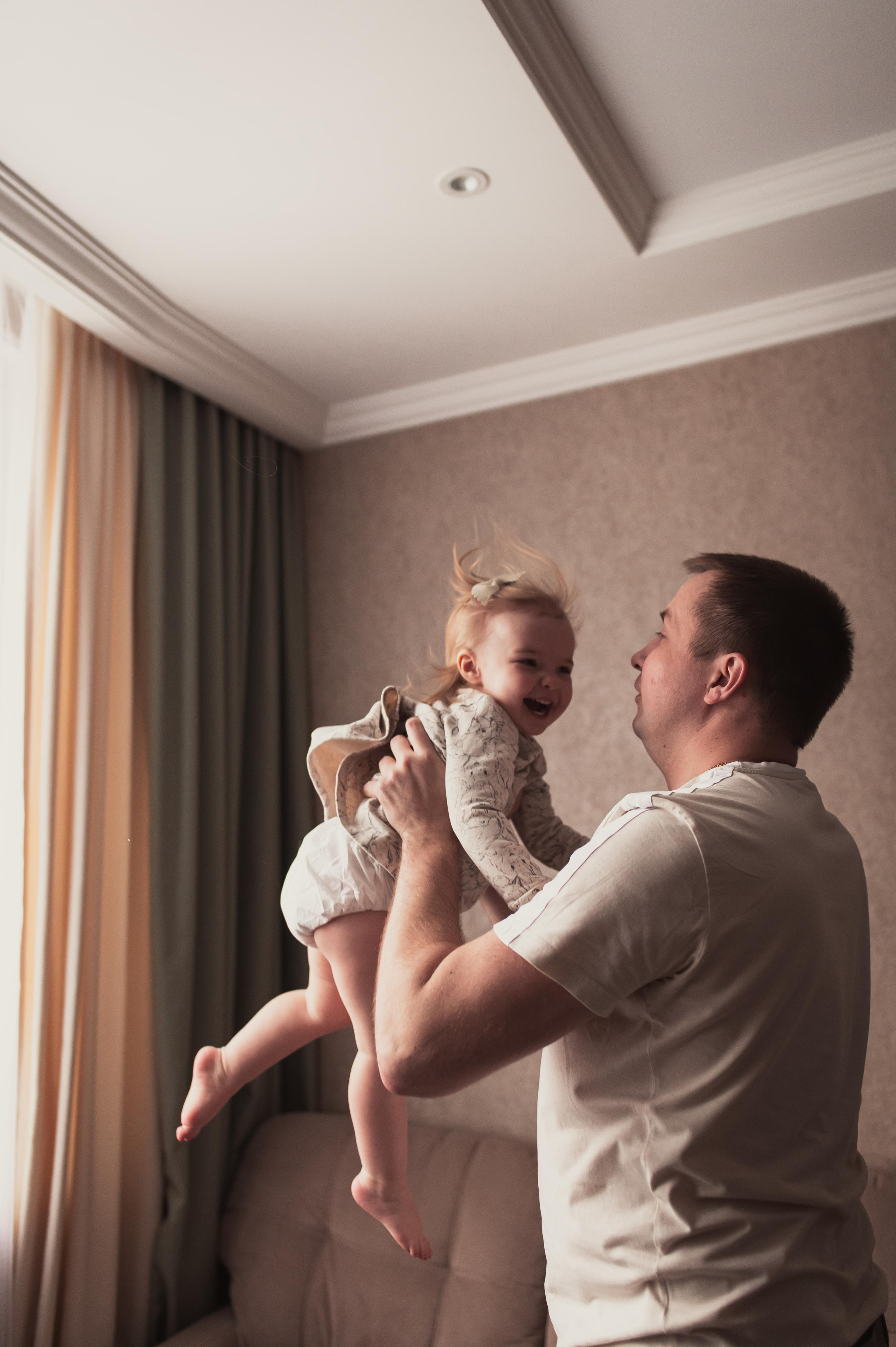 Домашние тёплые фото с весёлой малышкой. Семейный фотограф. Lifestyle. Москва. Анастасия Михайлова