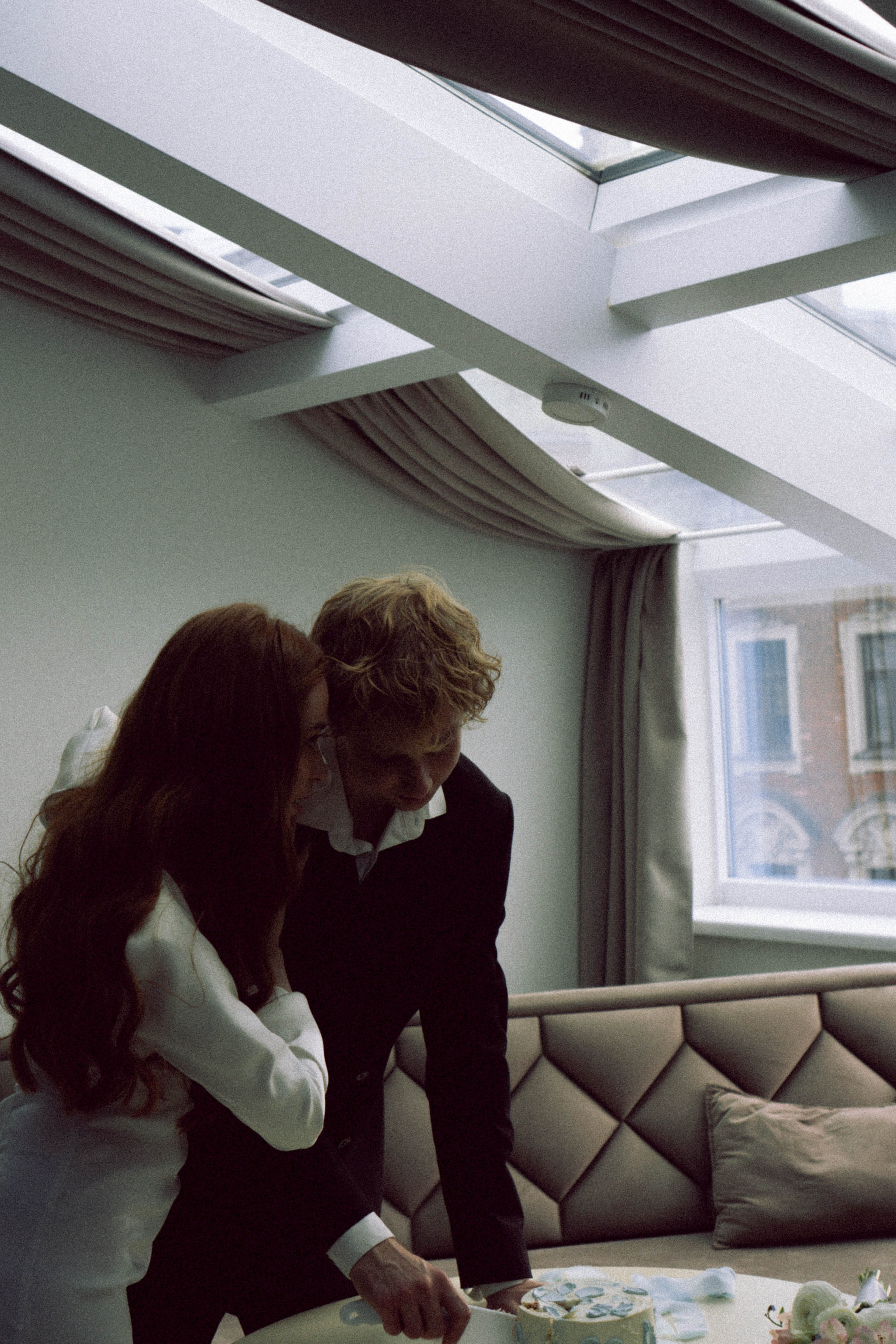 СВАДЕБНАЯ СЬЕМКА В ОТЕЛЕ. СБОРЫ ЖЕНИХА И НЕВЕСТЫ И ТАКЖЕ ТОР И ПОДГОТОВКА К ПРОГУЛКЕ. Профессиональный фотограф, Санкт-Петербург — Виктория Богомолова