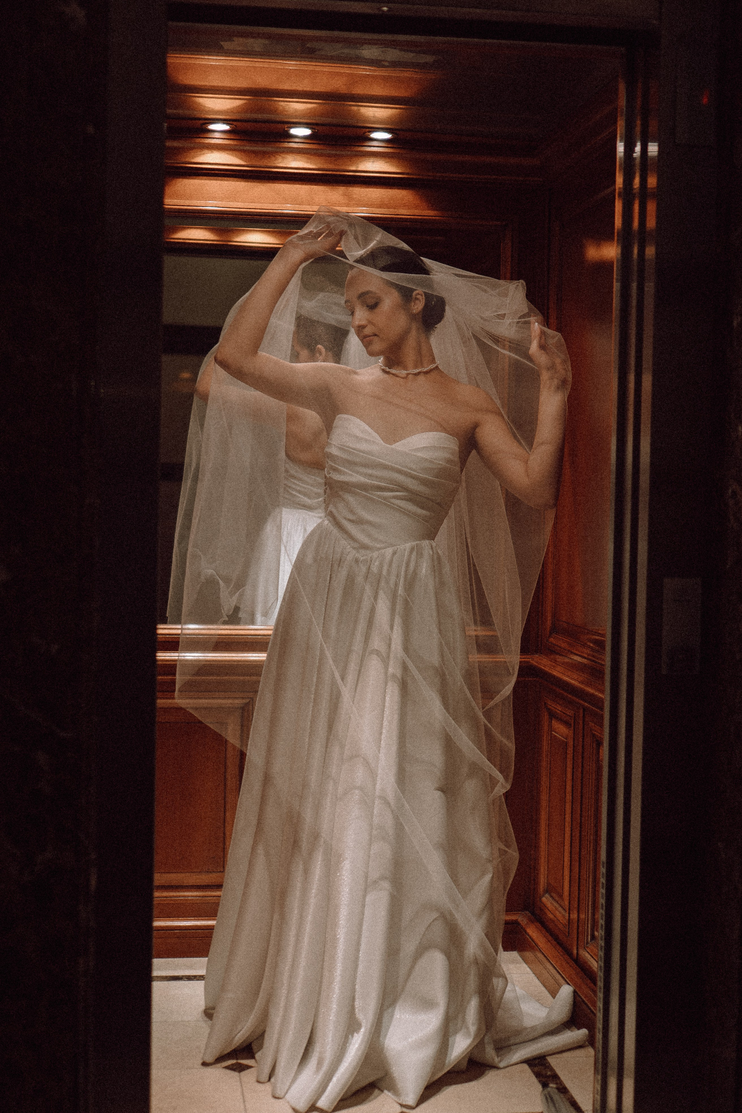 СВАДЕБНАЯ ПРОГУЛКА В САНТК-ПЕТЕРБУРГЕ (ИСАКИЕВСКИЙ СОБОР, ЗИМНЯЯ КАНАВКА, ЭРМИТАЖ И БОЛЬШАЯ МОРСКАЯ УЛИЦА). Профессиональный фотограф, Санкт-Петербург — Виктория Богомолова