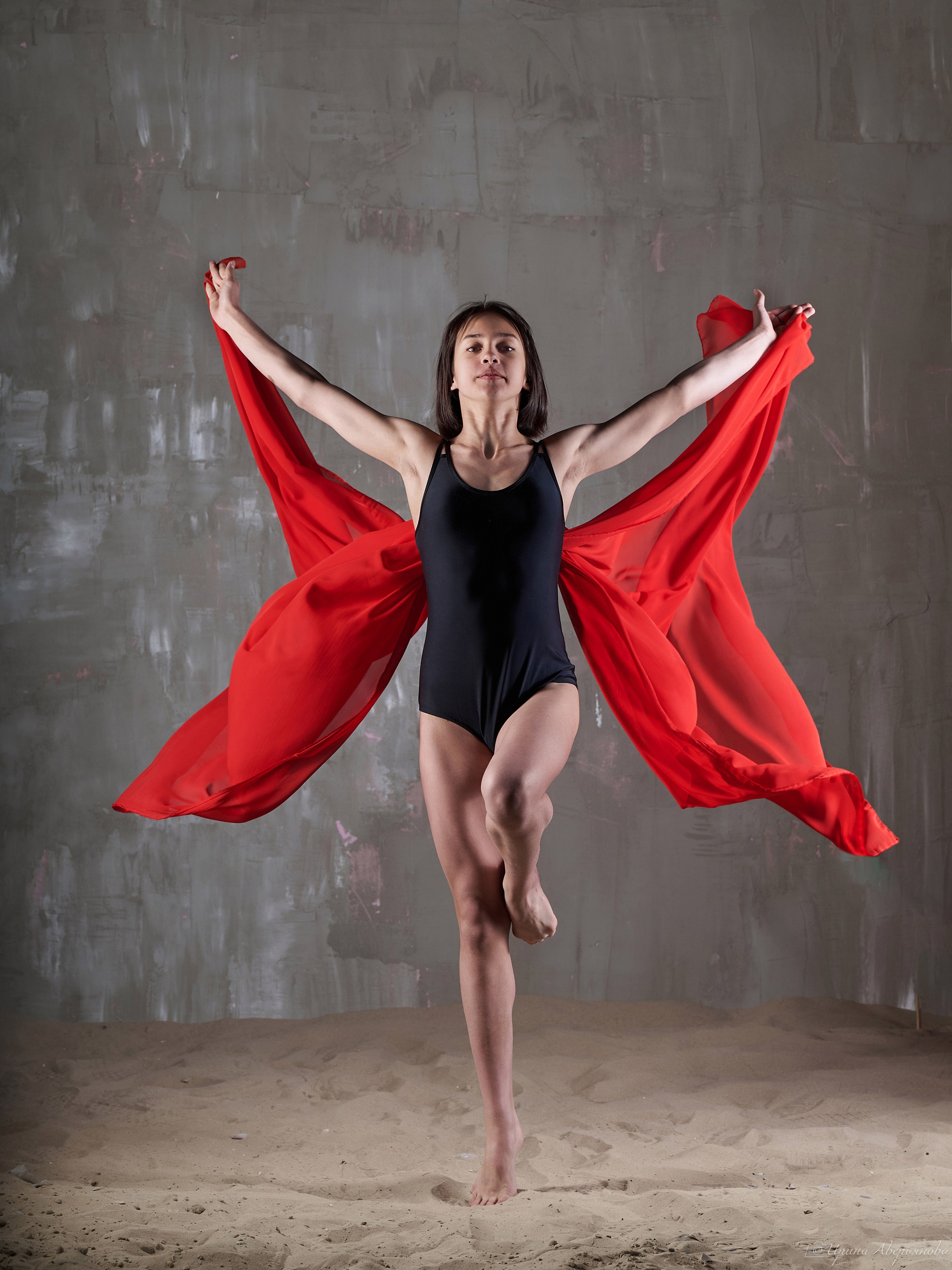 Студийная фотосессия гимнастки с тканью. Фотограф в Ульяновске Ирина Аверьянова